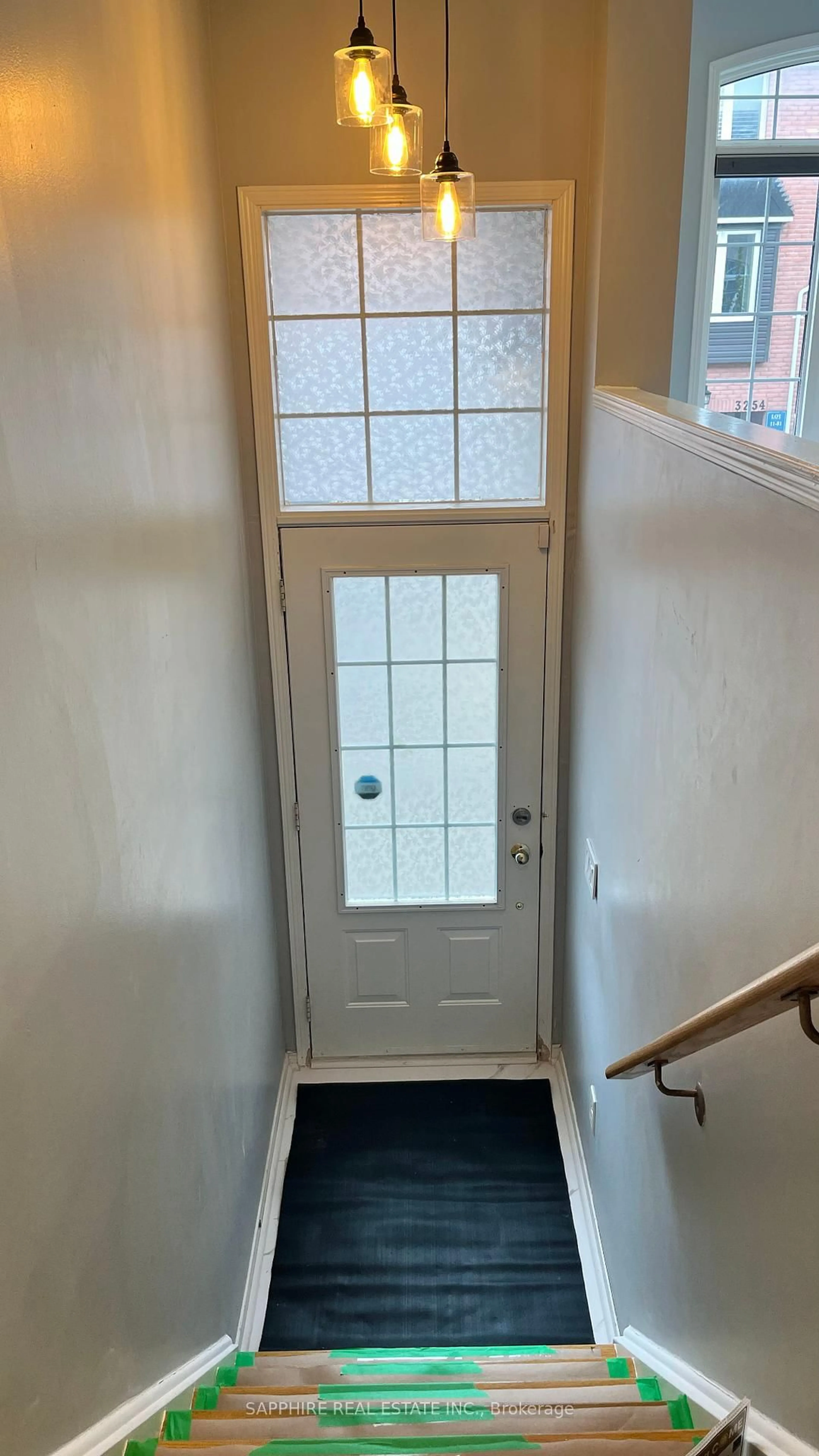 Indoor entryway for 3255 Redpath Circ, Mississauga Ontario L5N 8R3