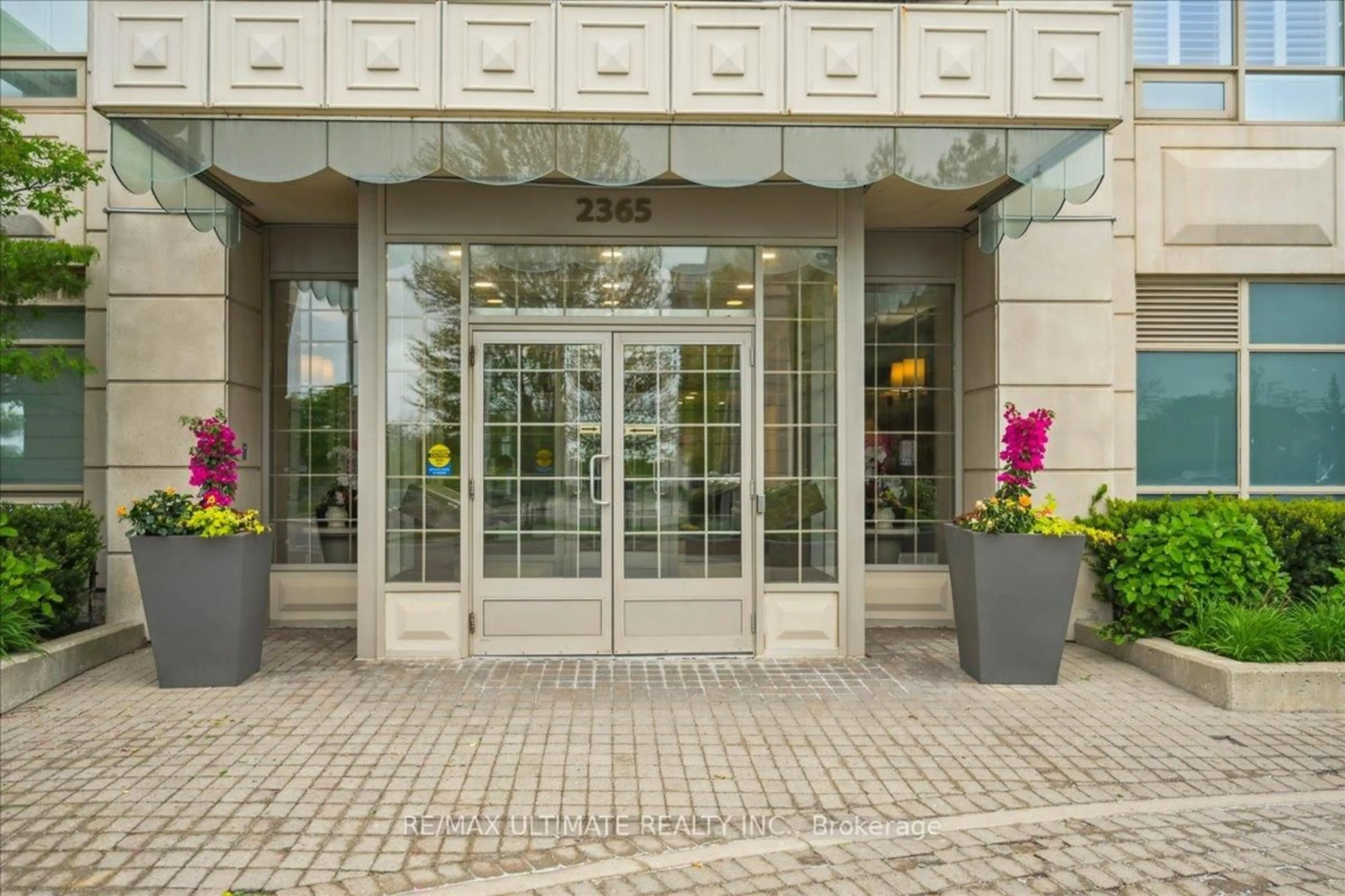 Indoor foyer for 2365 Central Park Dr #310, Oakville Ontario L6H 0C7