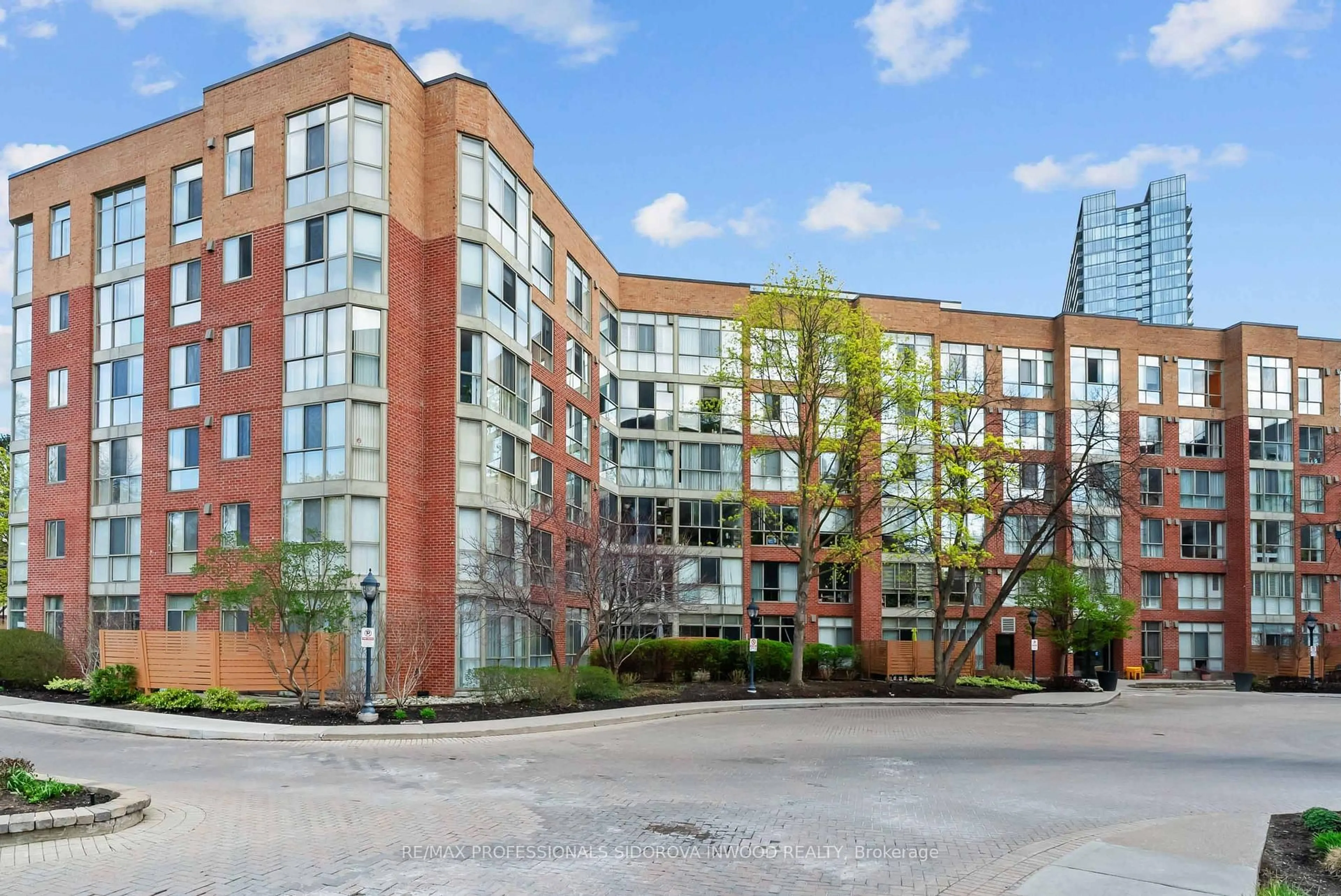 Patio, building for 20 Southport St #321, Toronto Ontario M6S 4Y8