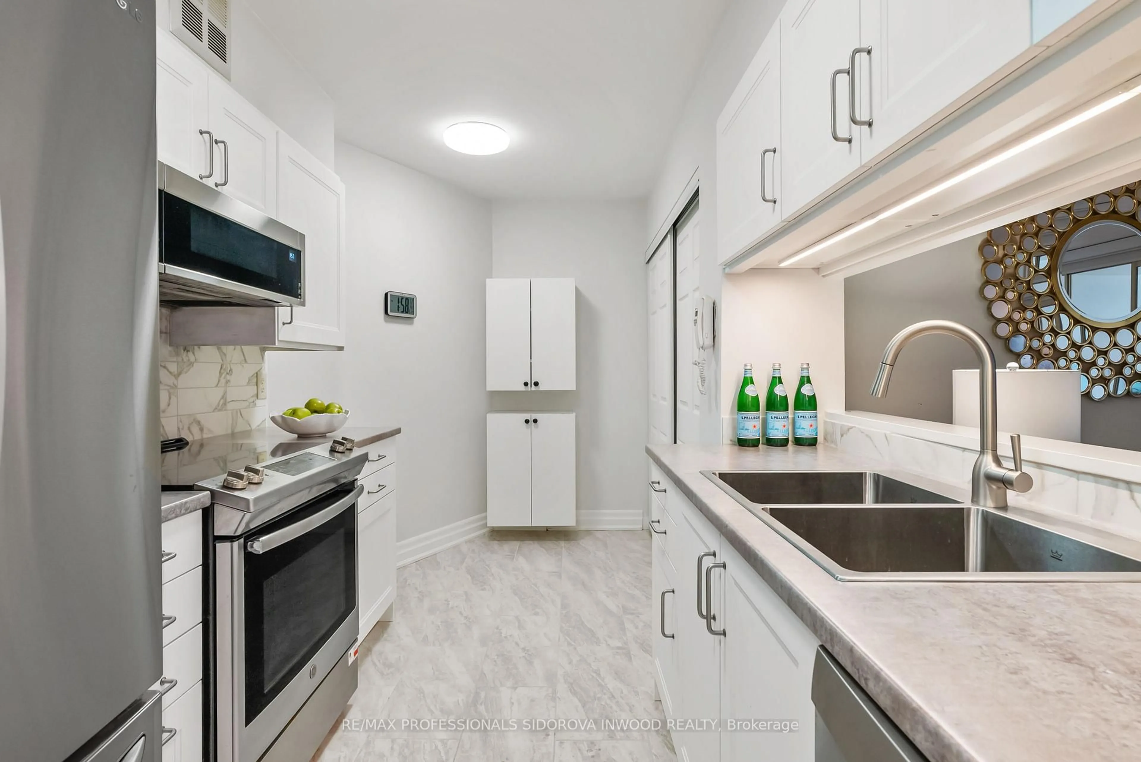Standard kitchen, ceramic/tile floor for 20 Southport St #321, Toronto Ontario M6S 4Y8