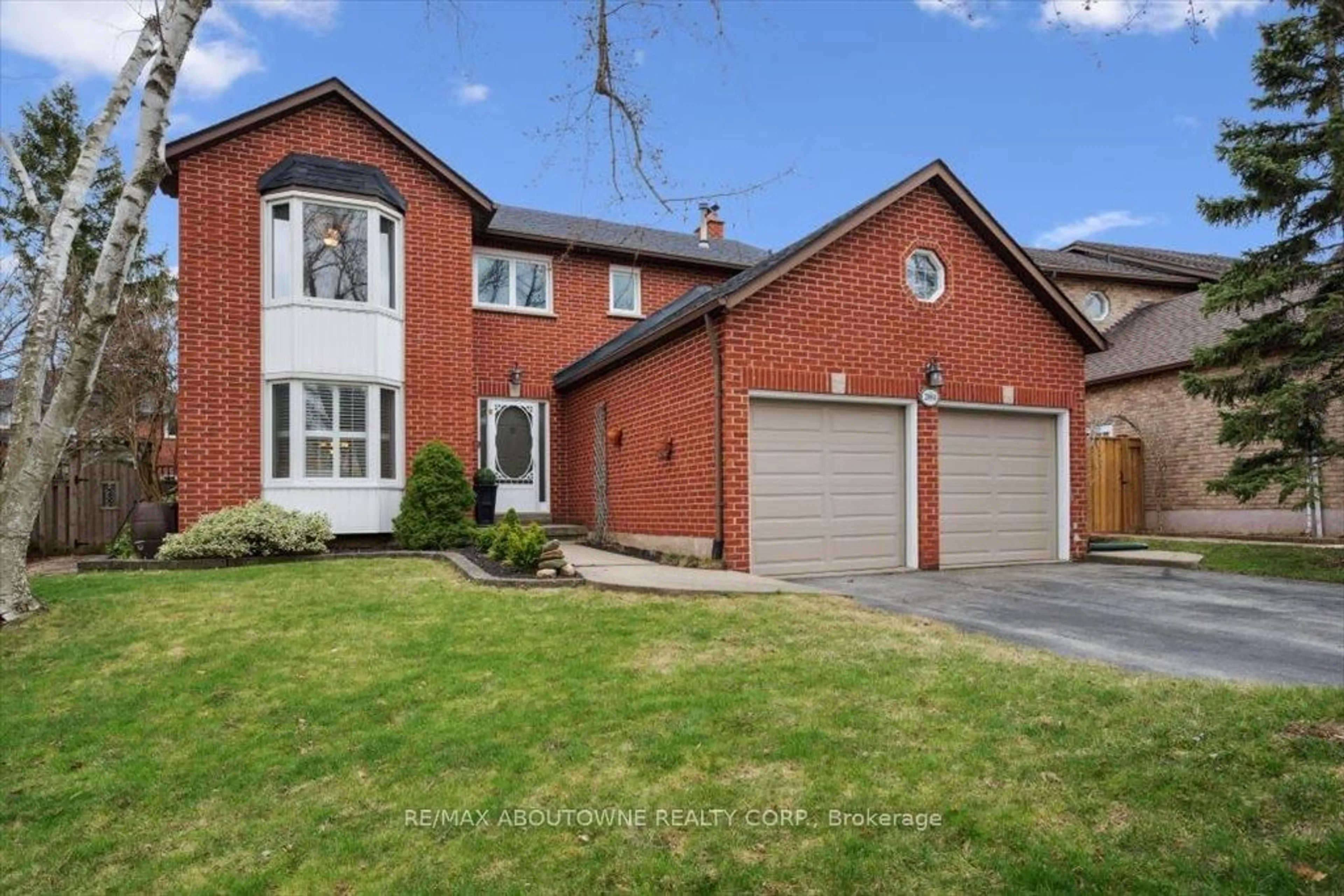 Home with brick exterior material, street for 2084 Markle Dr, Oakville Ontario L6H 3T3