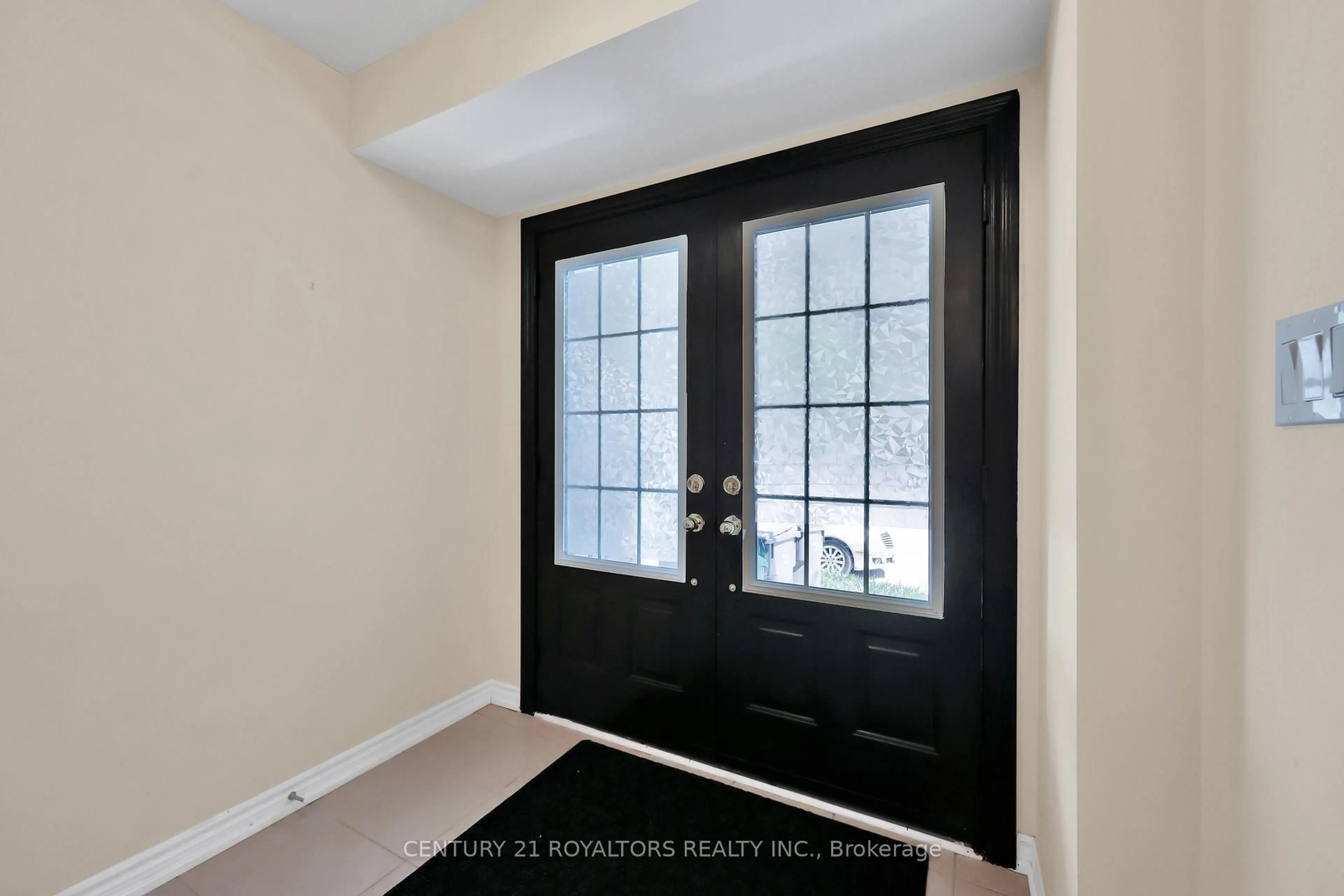 Indoor entryway for 34 Miami Grve, Brampton Ontario L6Z 0H7