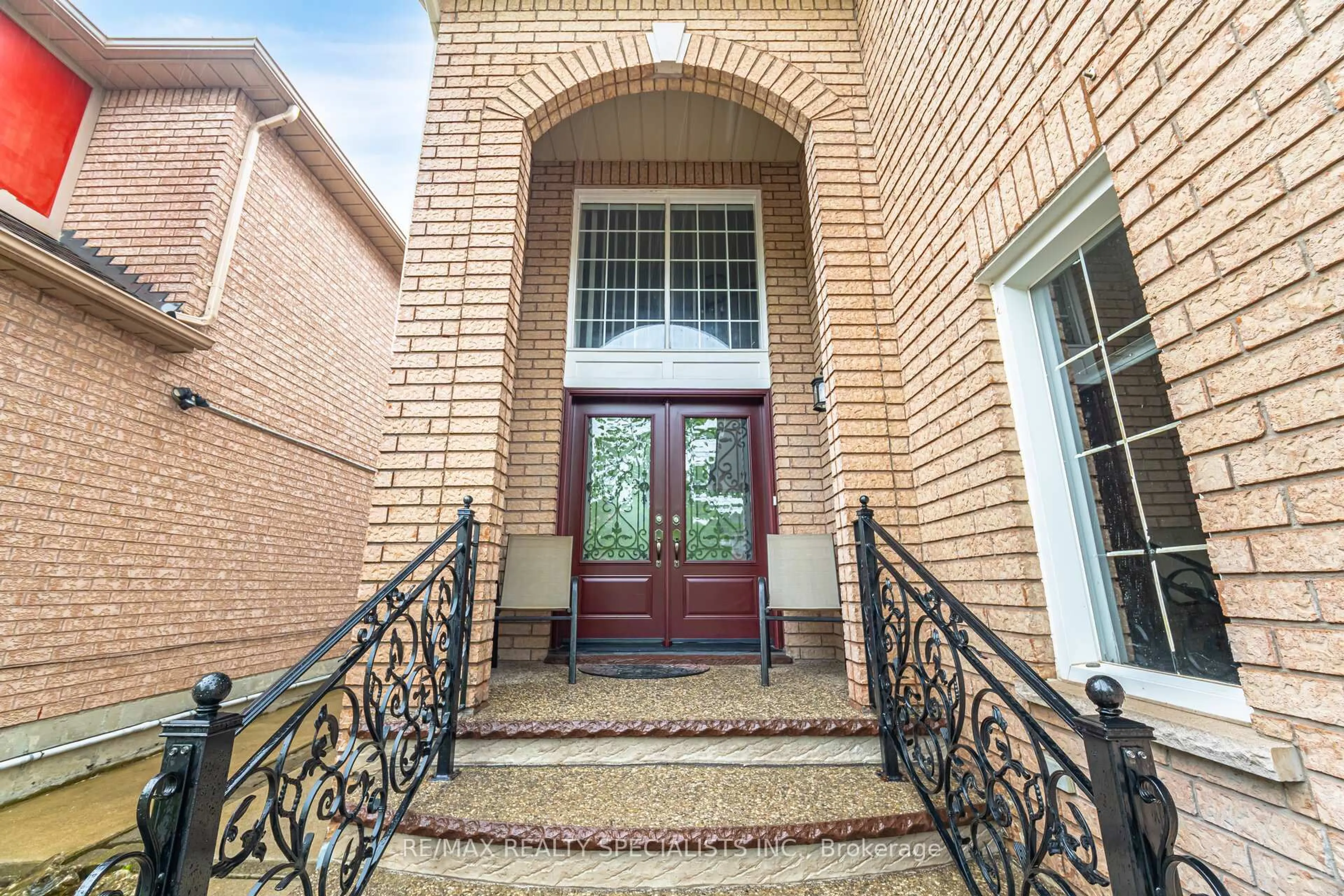 Unknown for 6 Chadwick St, Brampton Ontario L6Y 4Y6