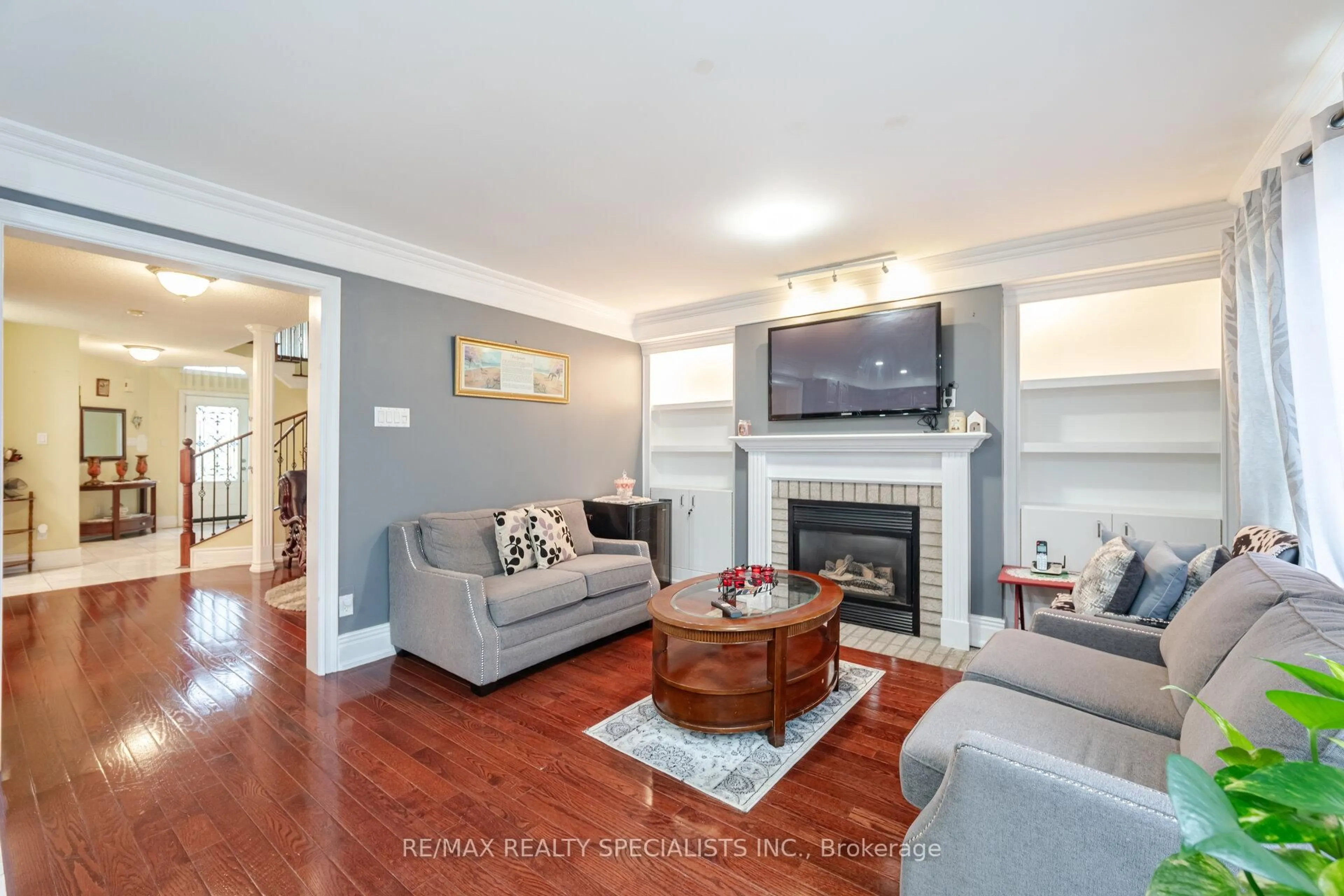 Living room with furniture, wood/laminate floor for 6 Chadwick St, Brampton Ontario L6Y 4Y6