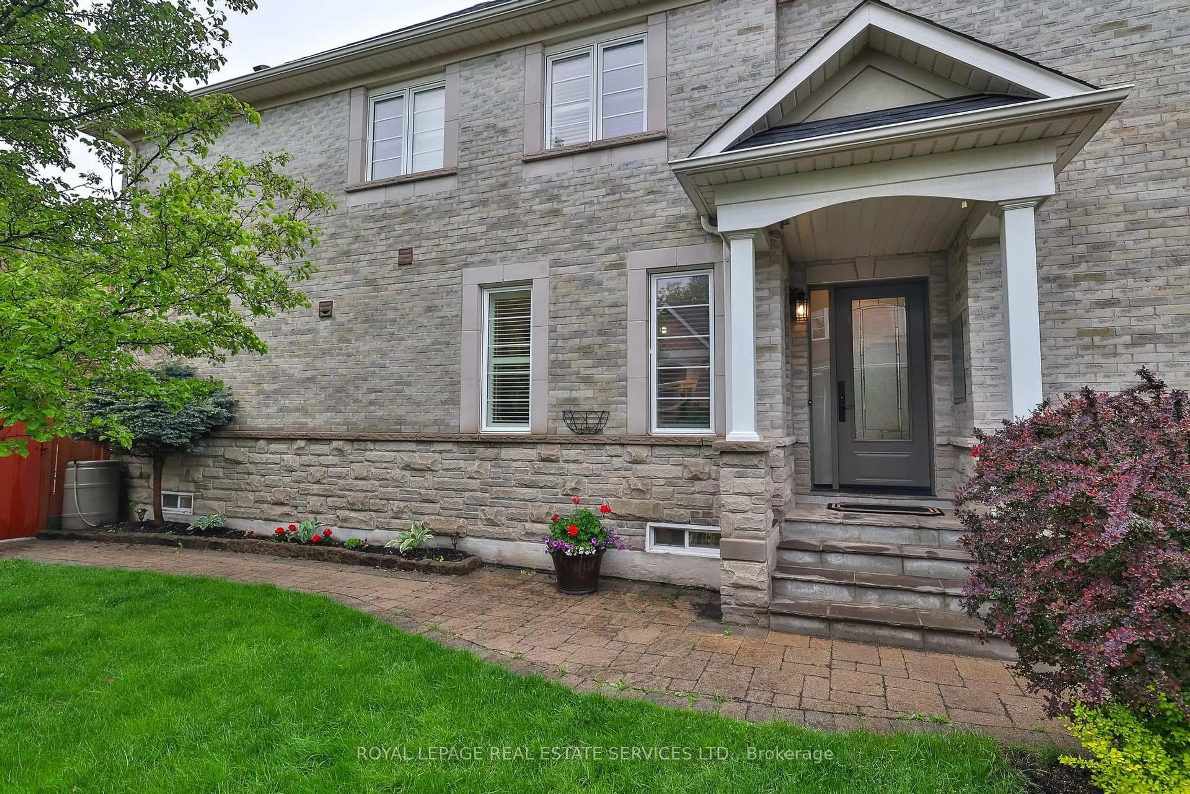 Home with brick exterior material, street for 3222 Epworth Cres, Oakville Ontario L6M 0B3