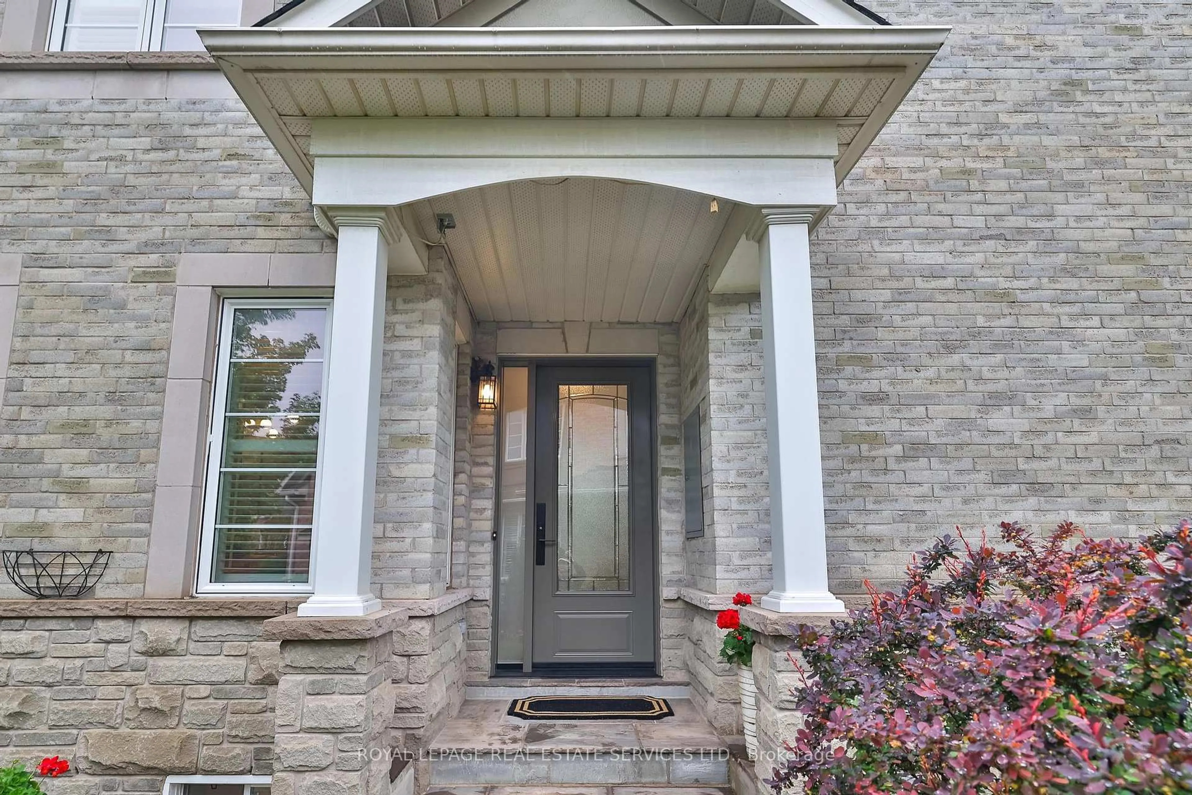 Indoor entryway for 3222 Epworth Cres, Oakville Ontario L6M 0B3