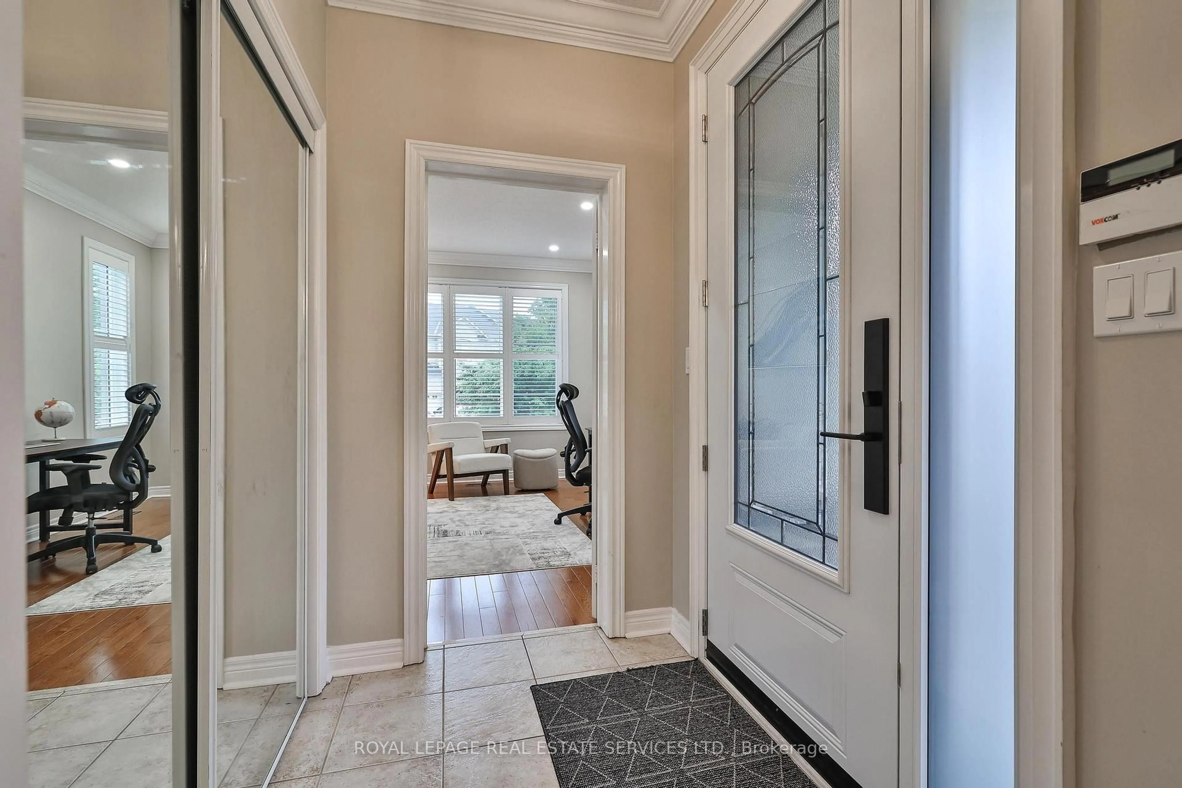 Indoor entryway for 3222 Epworth Cres, Oakville Ontario L6M 0B3