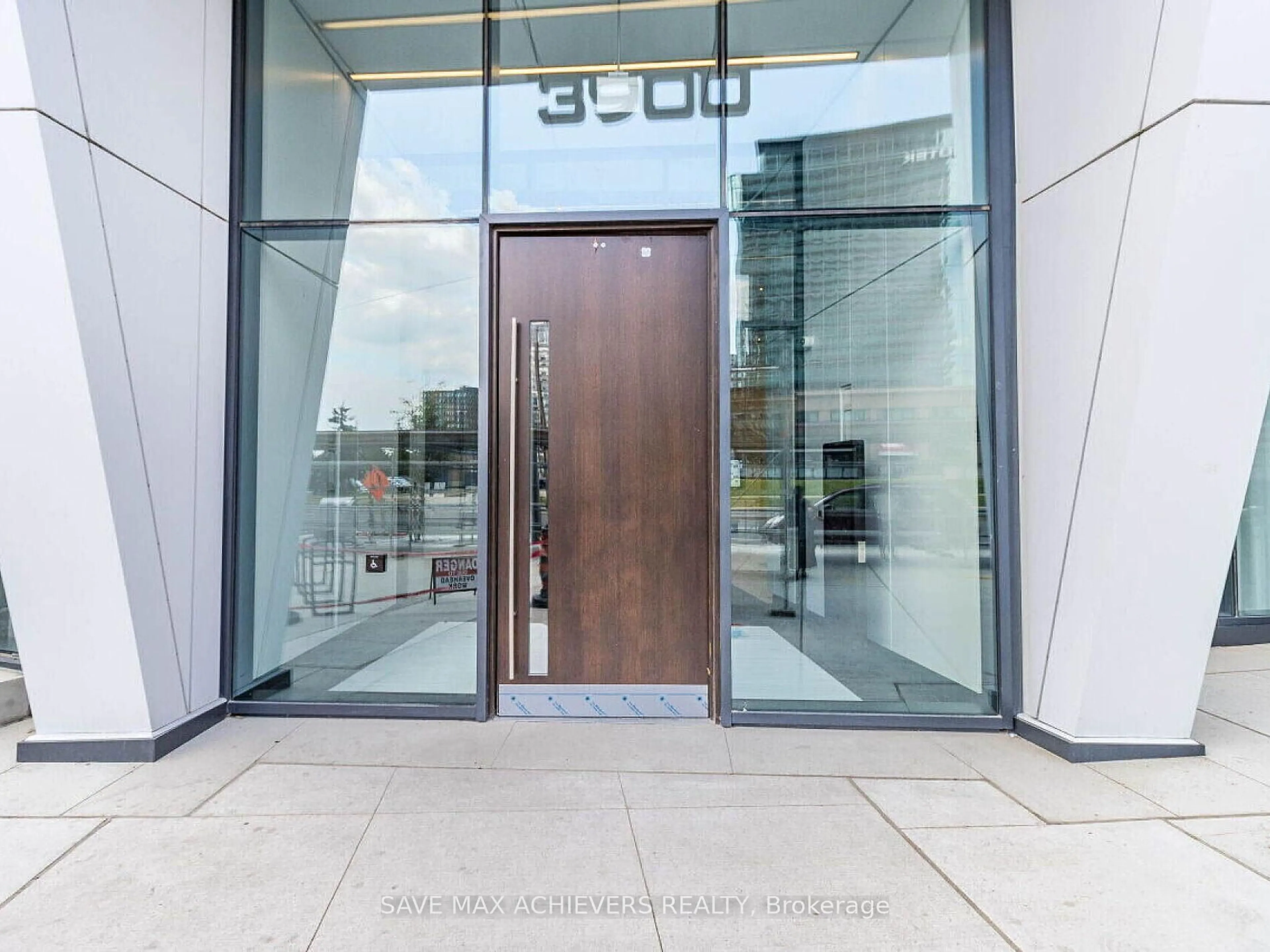 Indoor foyer for 3900 Confederation Pkwy #3107, Mississauga Ontario L5B 0L4