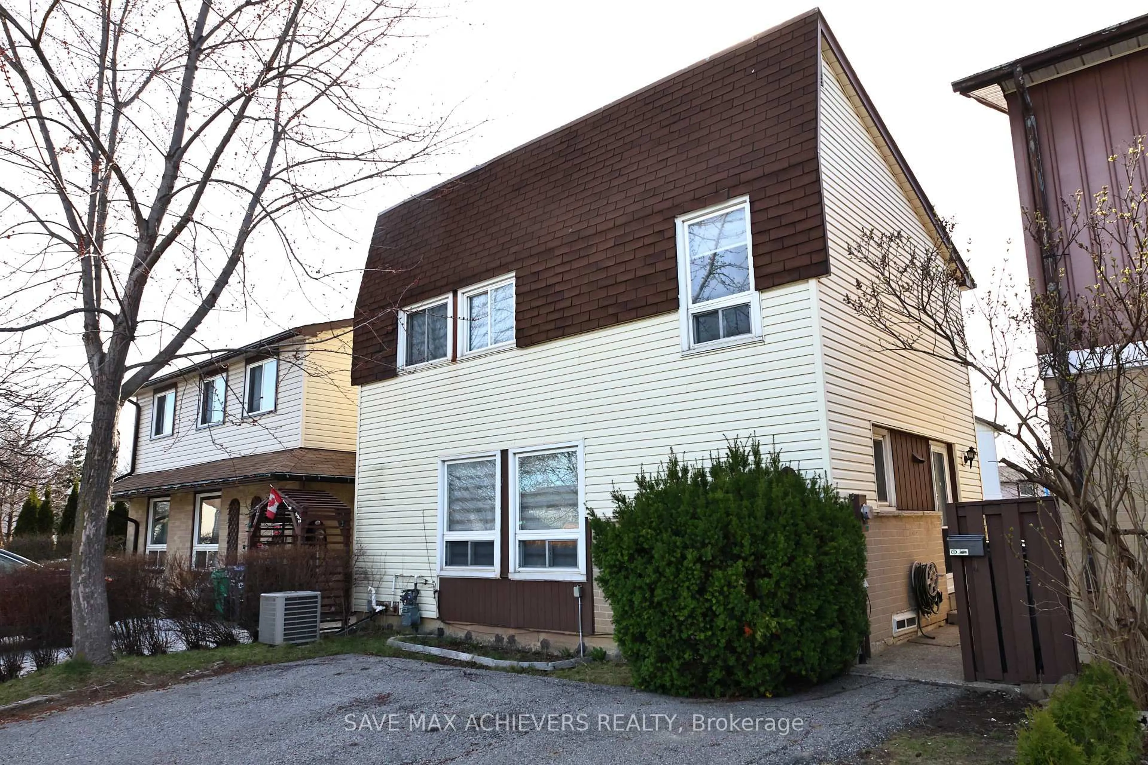 Home with vinyl exterior material, street for 3 Gold Finch Crt, Brampton Ontario L6S 2K7
