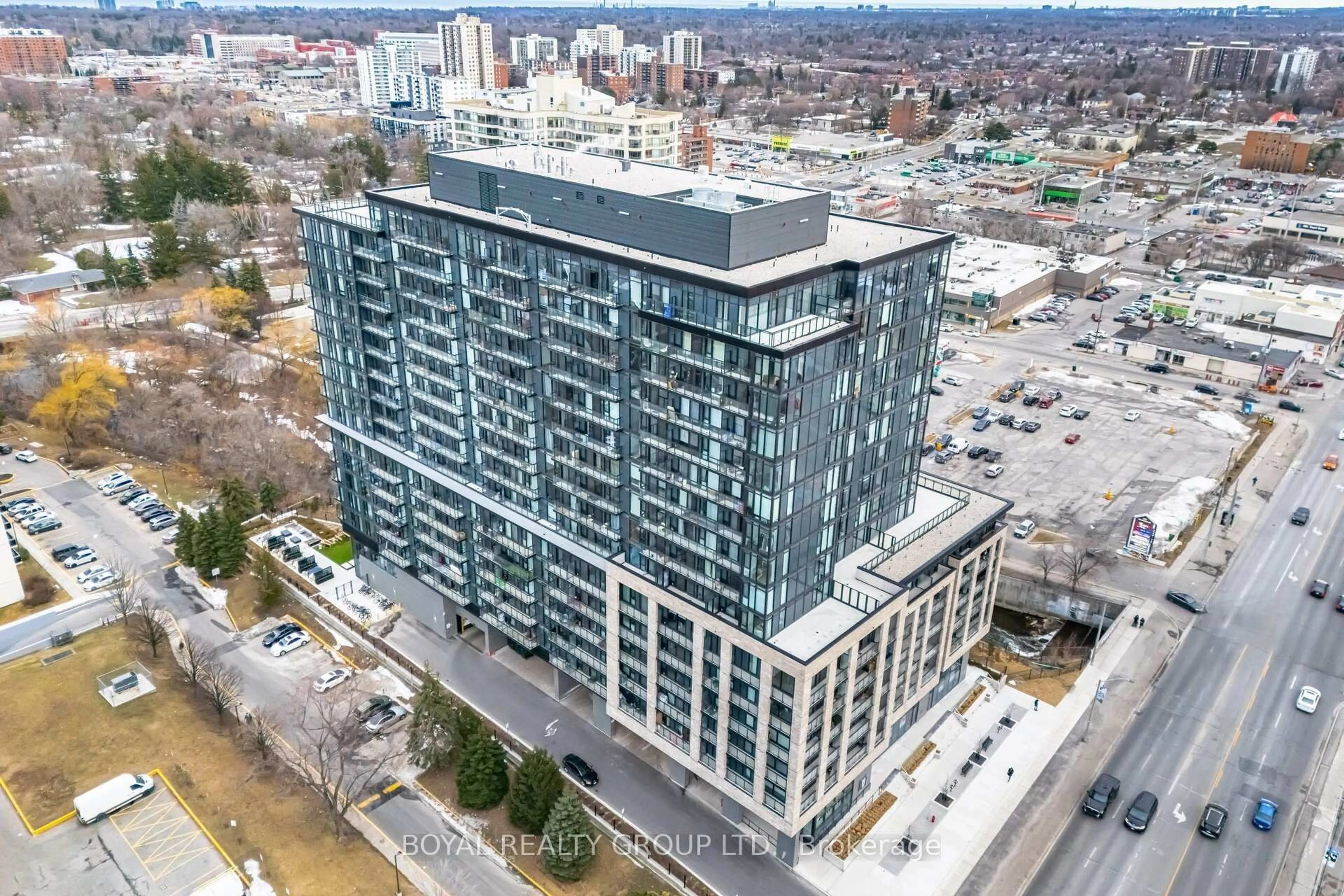 A pic from outside/outdoor area/front of a property/back of a property/a pic from drone, city buildings view from balcony for 86 Dundas St #318, Mississauga Ontario L5A 0B1