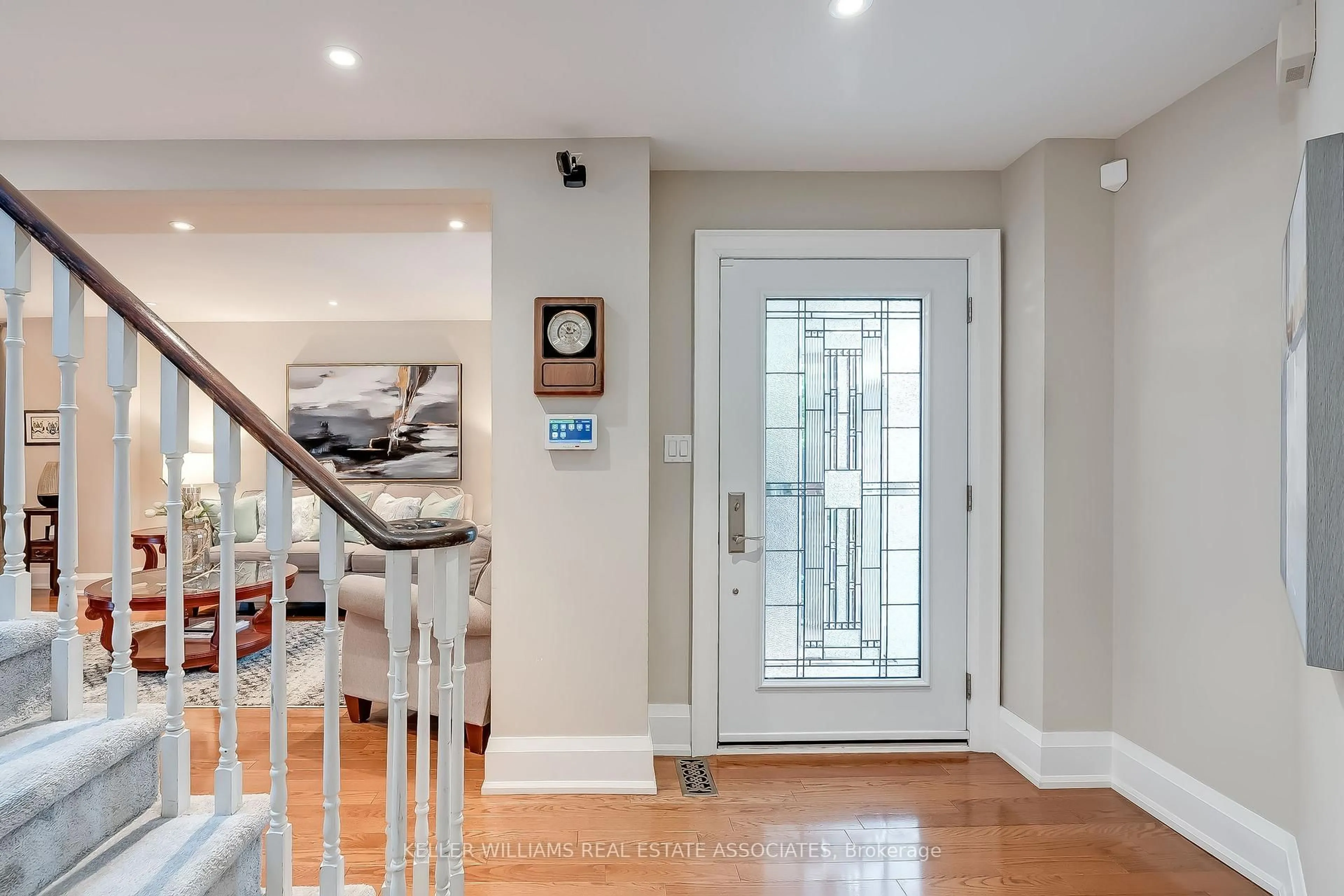 Indoor entryway for 6931 Hickling Cres, Mississauga Ontario L5N 5B1