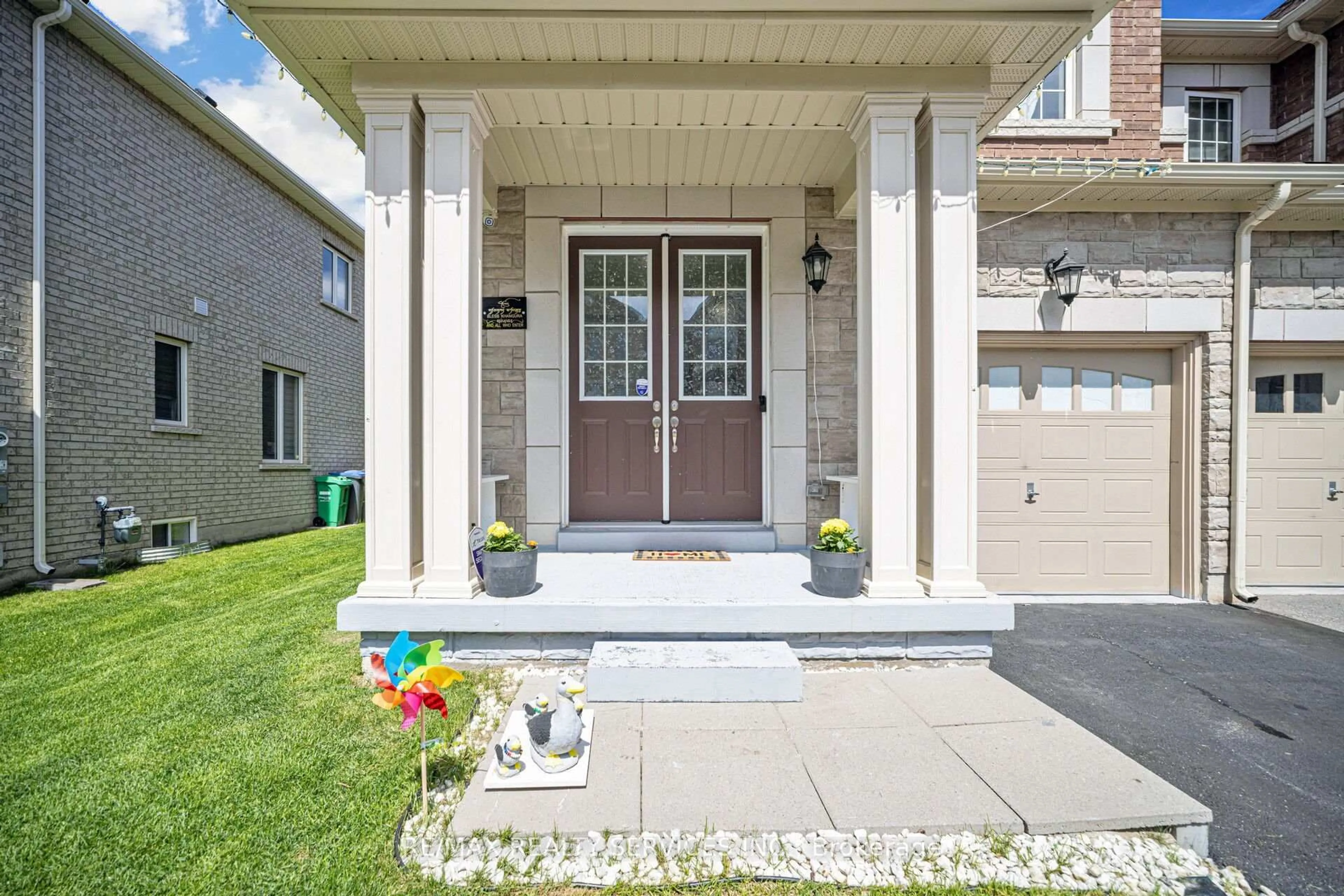 Indoor entryway for 26 Fresnel Rd, Brampton Ontario L7A 4Z3