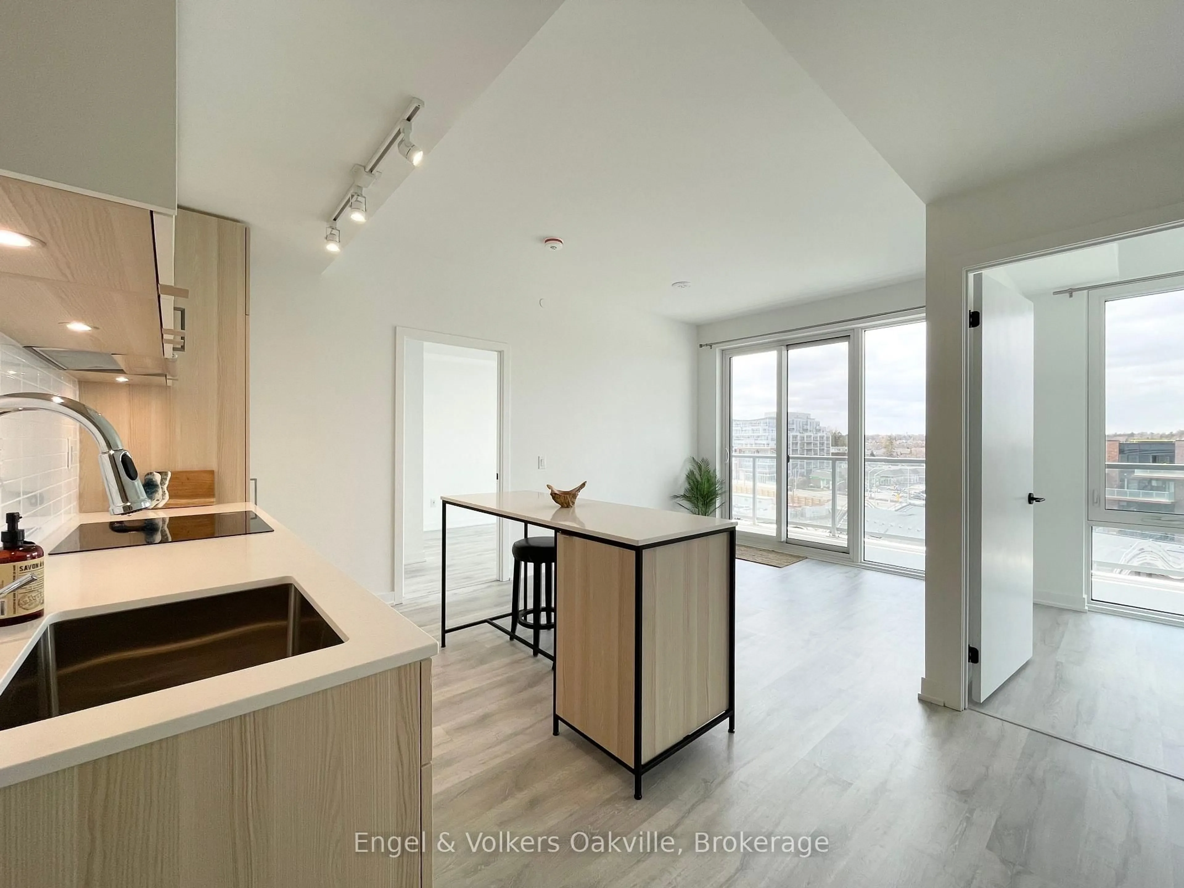 Open concept kitchen, unknown for 220 Missinnihe Way #601, Mississauga Ontario L5H 0A9