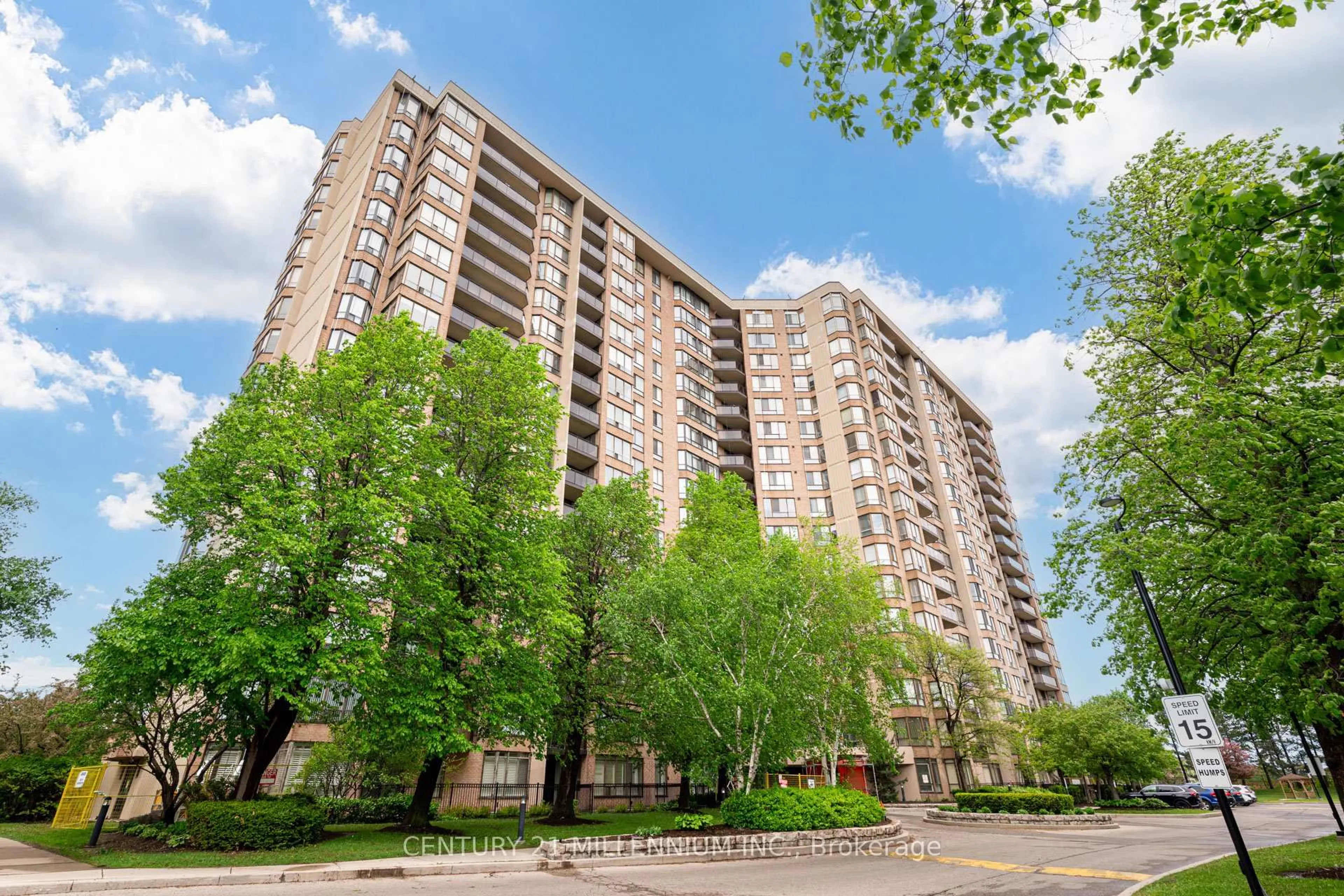 Patio, building for 20 Cherrytree Dr #305, Brampton Ontario L6Y 3V1