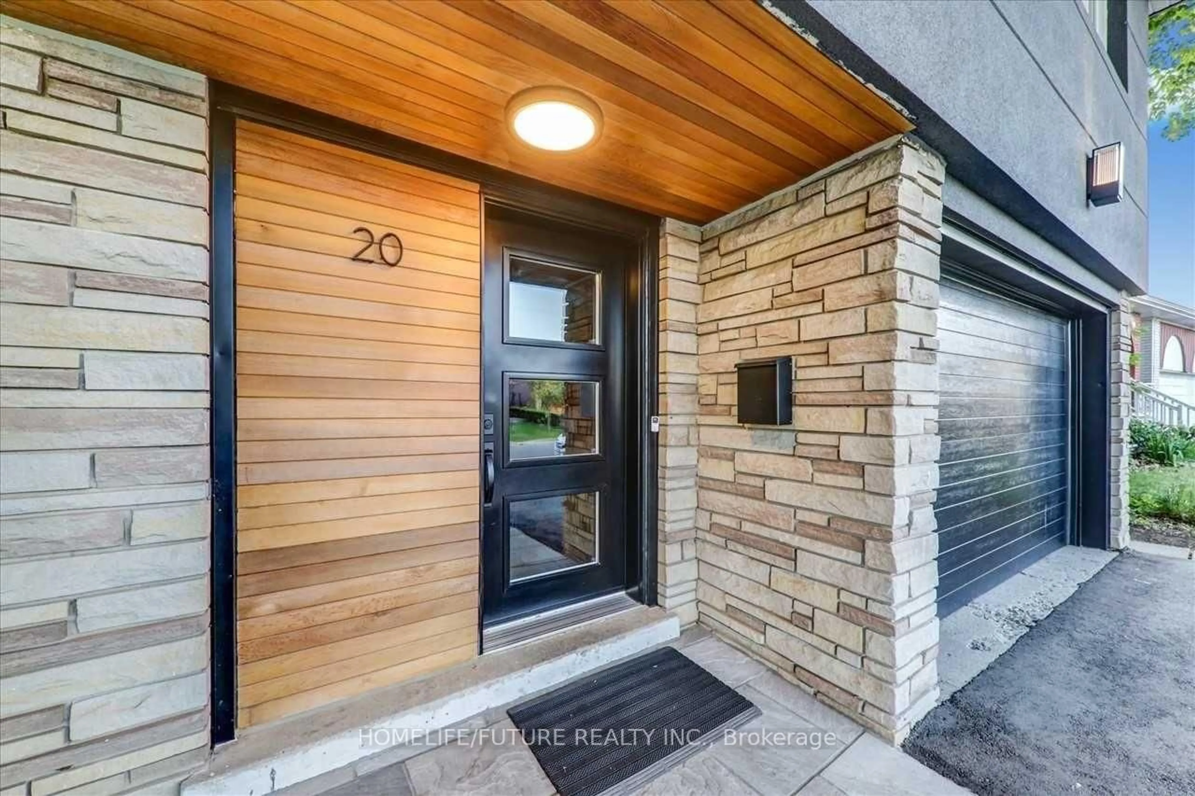 Indoor entryway for 20 Brantley Cres, Toronto Ontario M3J 1X5