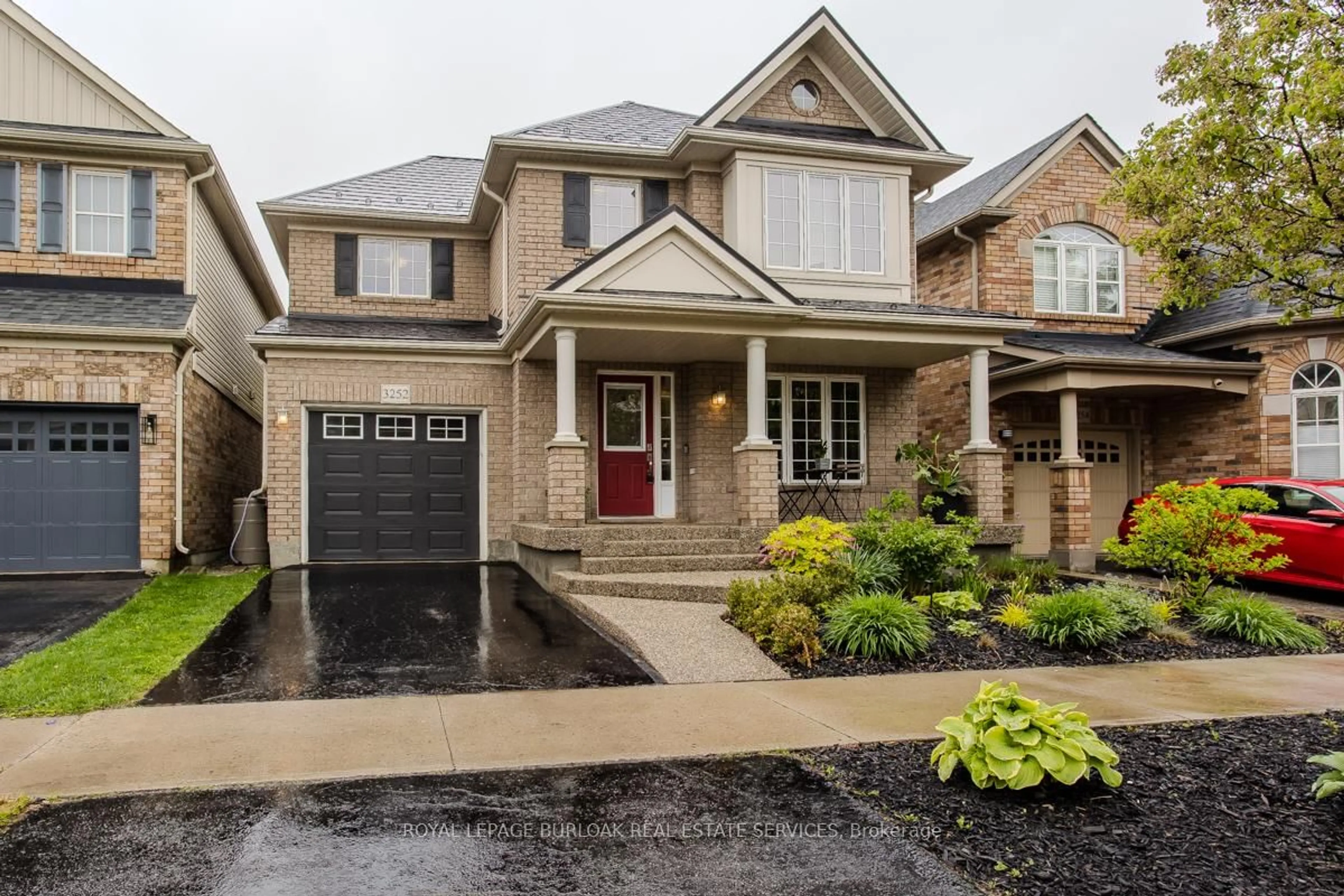 Home with brick exterior material, street for 3252 McCurdy Crt, Burlington Ontario L7M 0C1