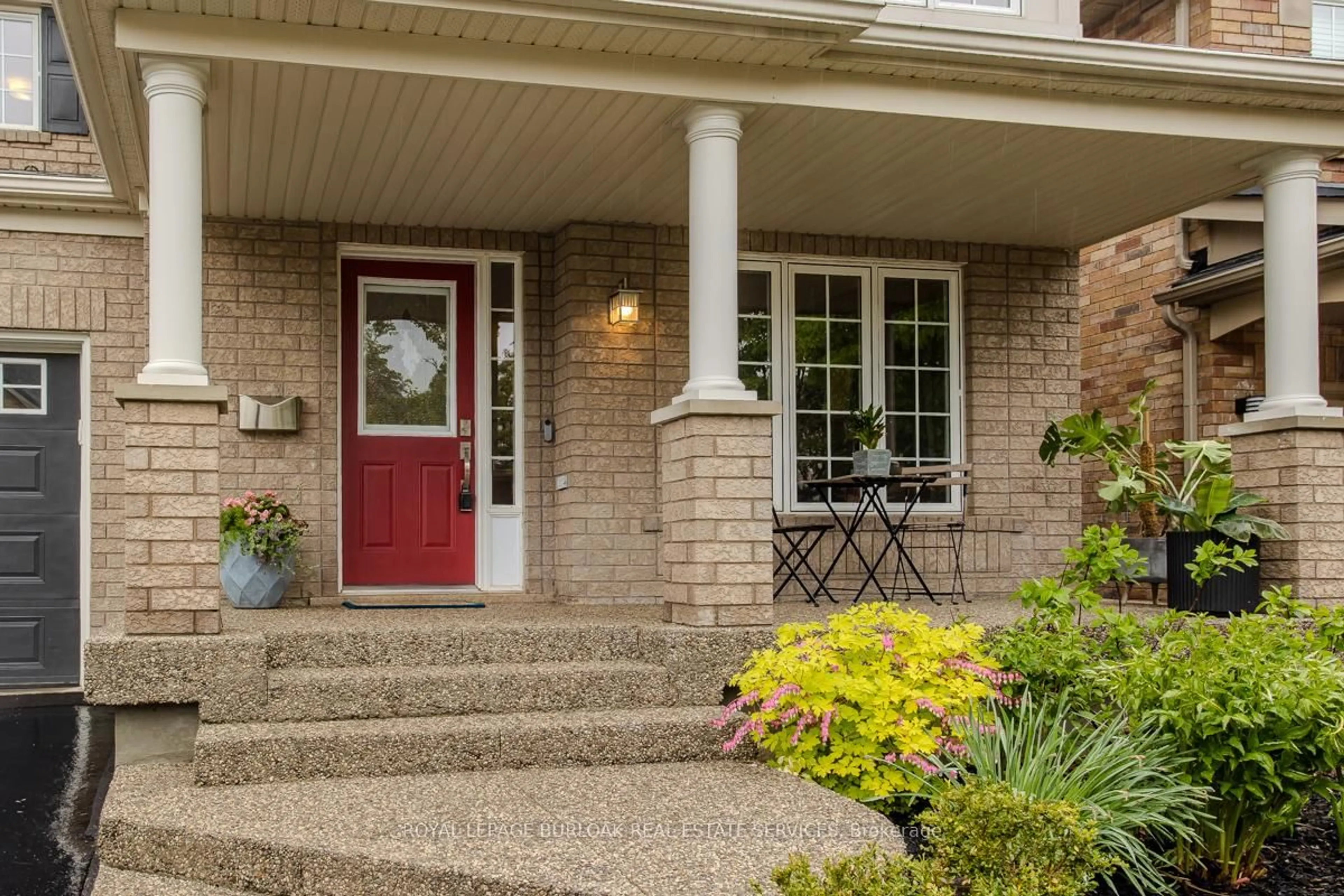 Home with brick exterior material, street for 3252 McCurdy Crt, Burlington Ontario L7M 0C1