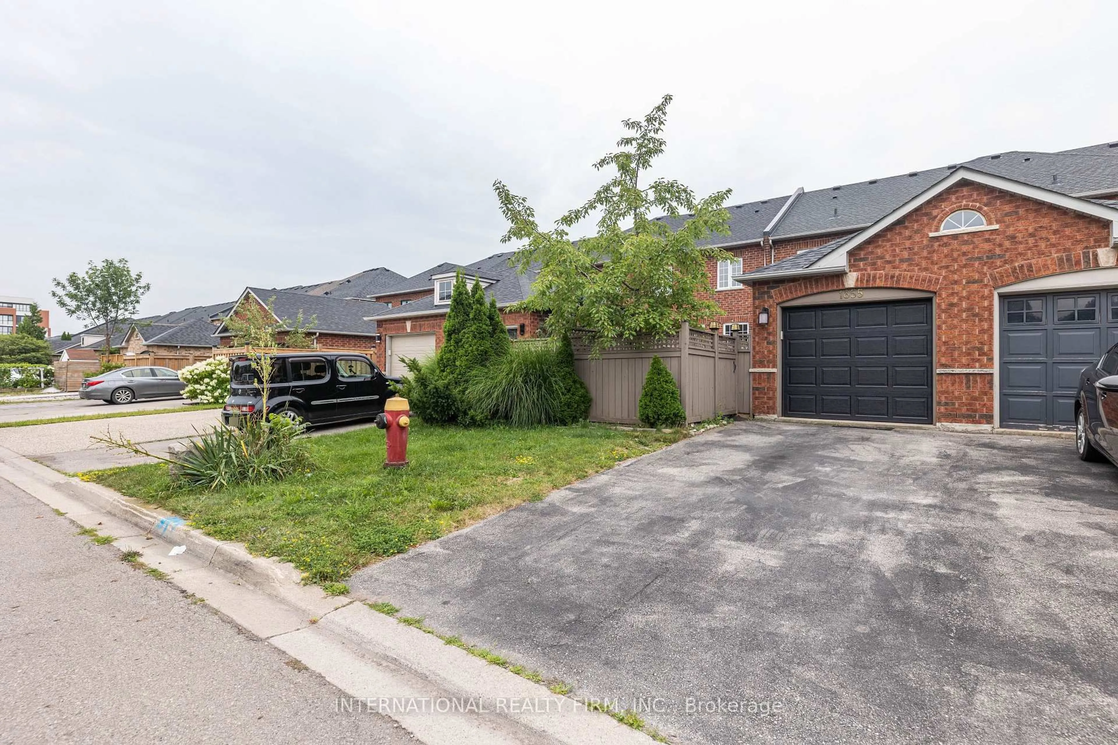 A pic from outside/outdoor area/front of a property/back of a property/a pic from drone, street for 1855 Appleby Line, Burlington Ontario L7L 7M1