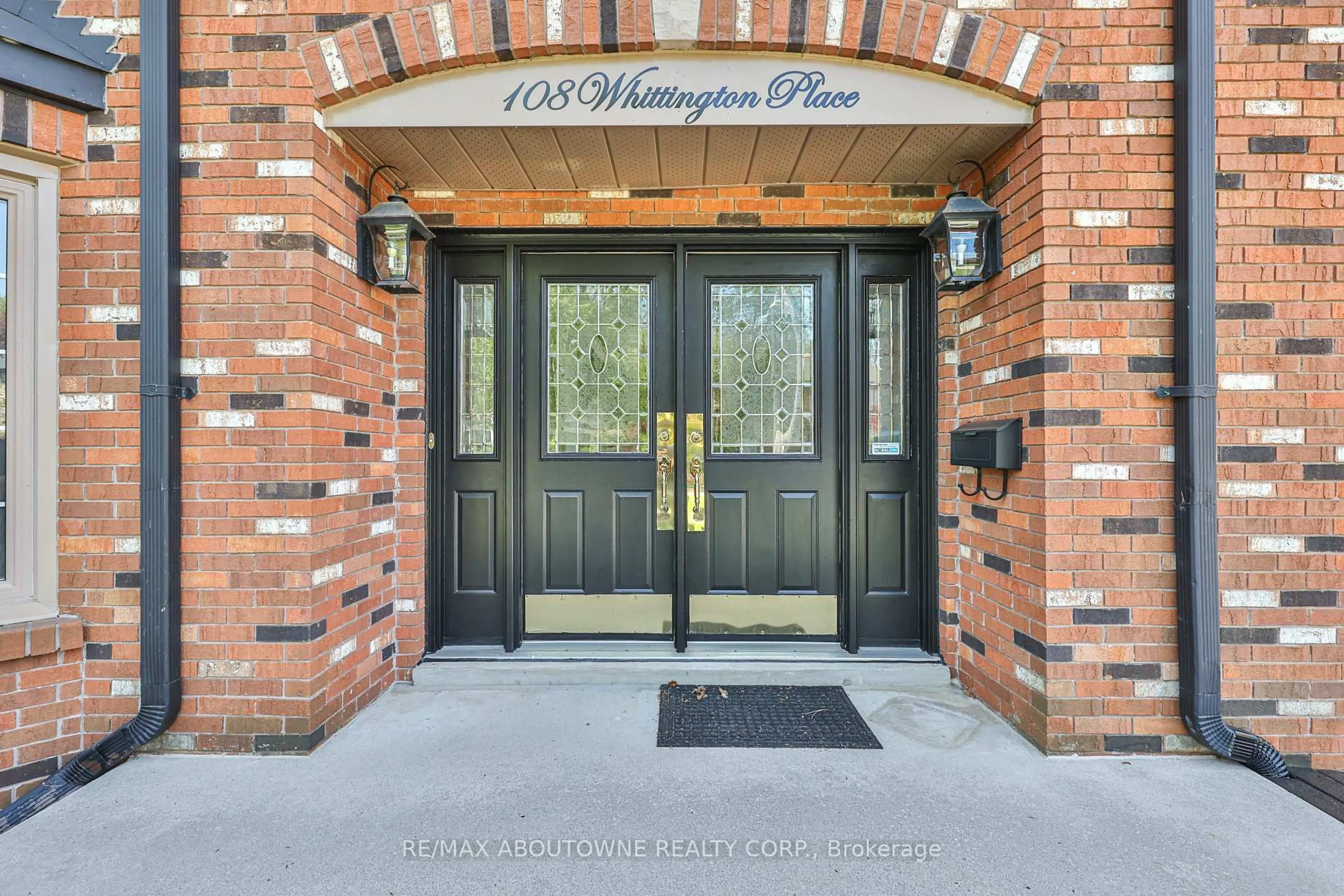 Indoor entryway for 108 Whittington Pl, Oakville Ontario L6K 3V9