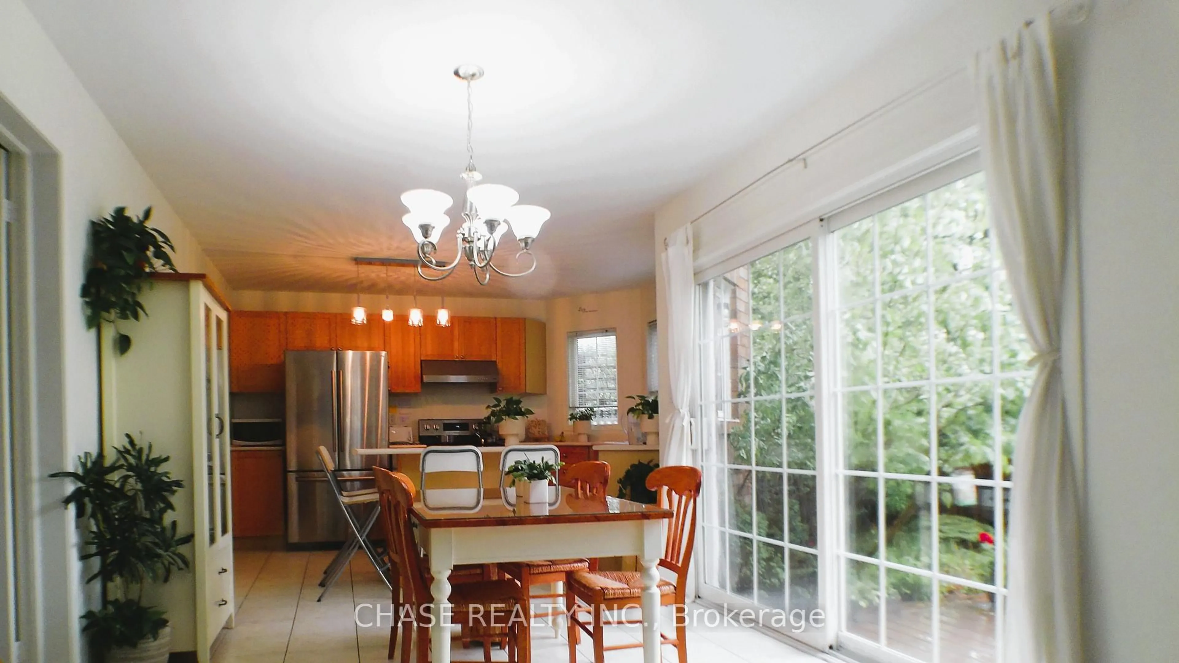 Open concept kitchen, ceramic/tile floor for 926 Stearn Pl, Milton Ontario L9T 6N3