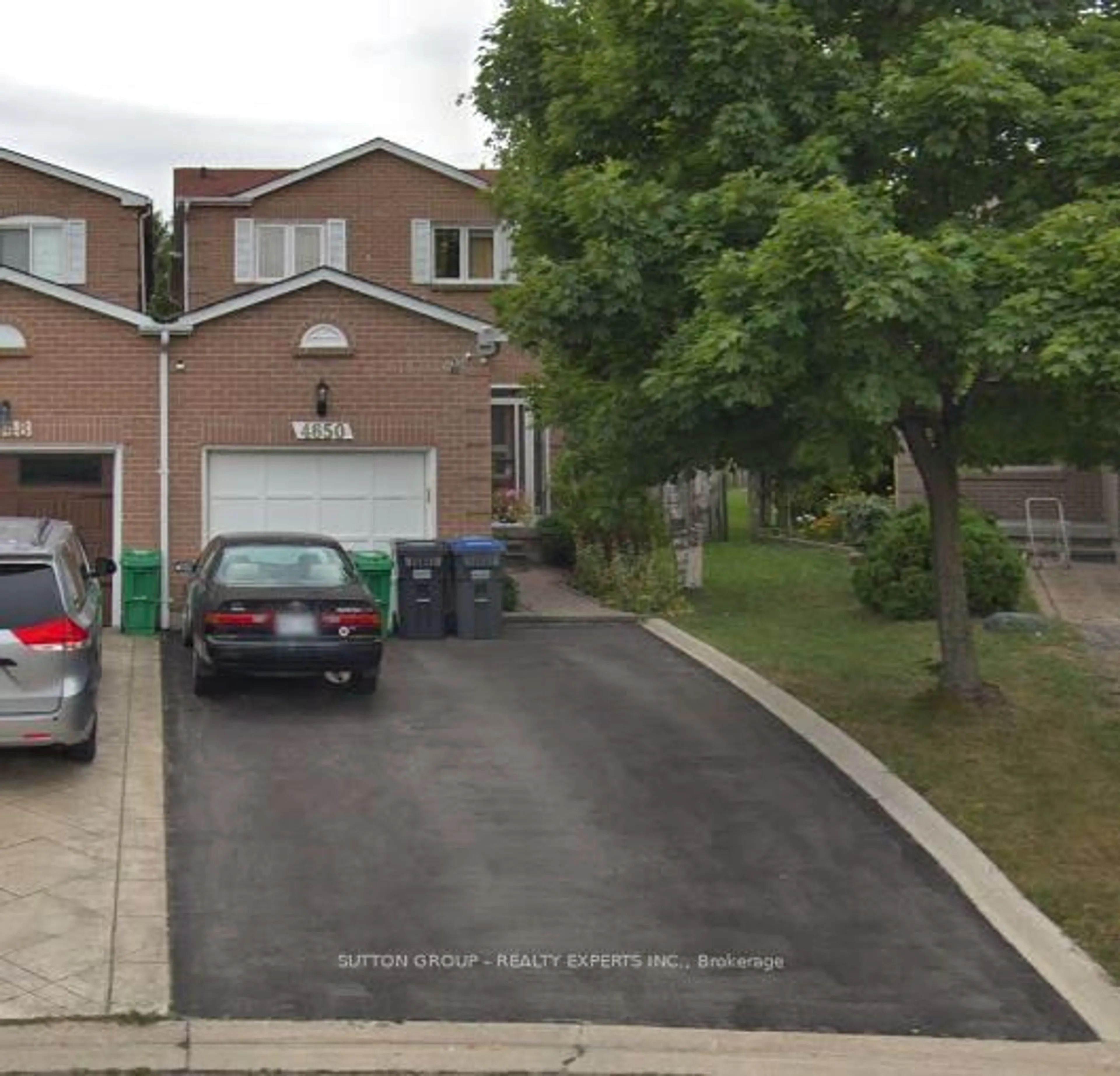 A pic from outside/outdoor area/front of a property/back of a property/a pic from drone, street for 4650 Founders Walk, Mississauga Ontario L5R 1N1