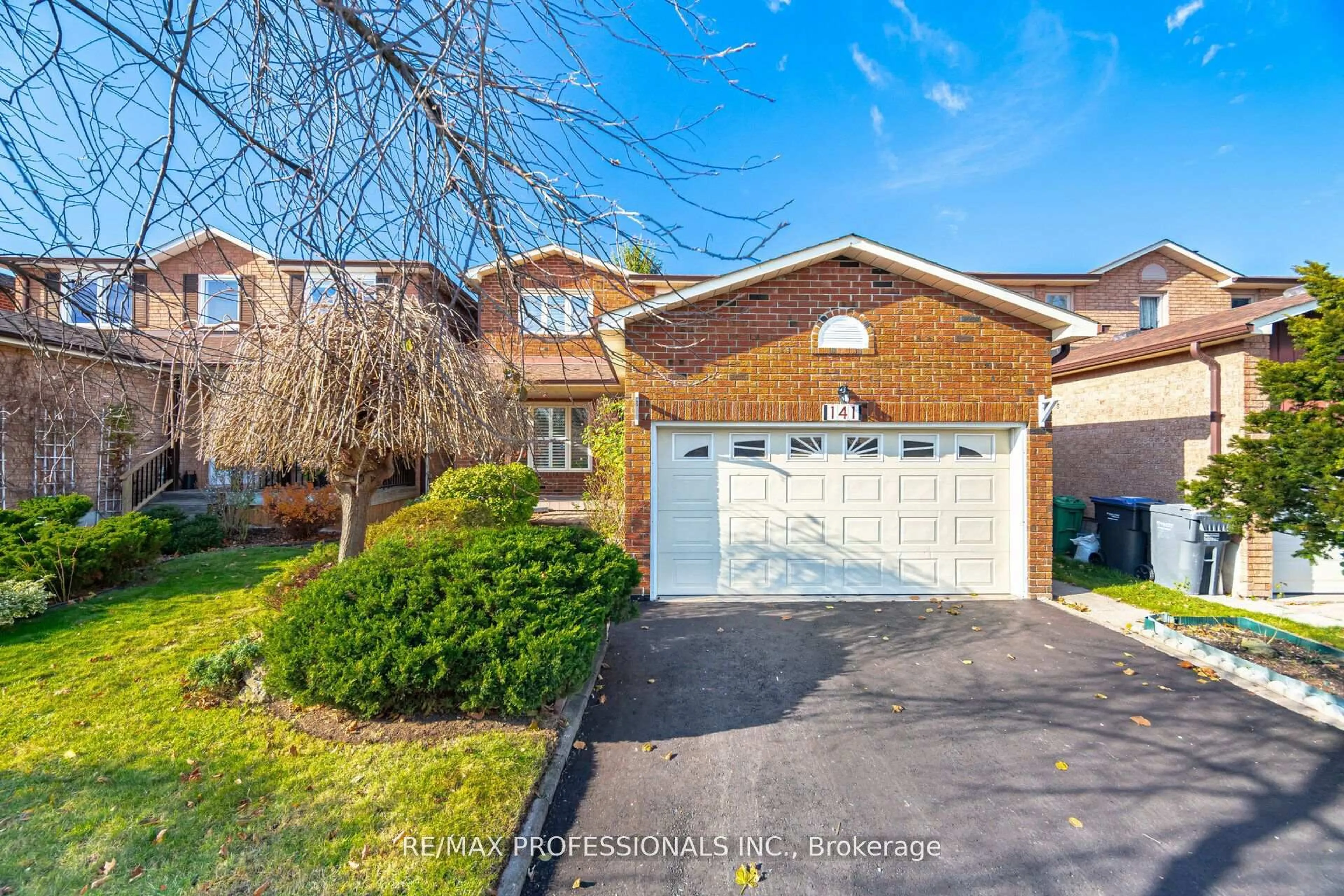Home with brick exterior material, street for 141 Kingsbridge Garden Circ, Mississauga Ontario L5R 1J7