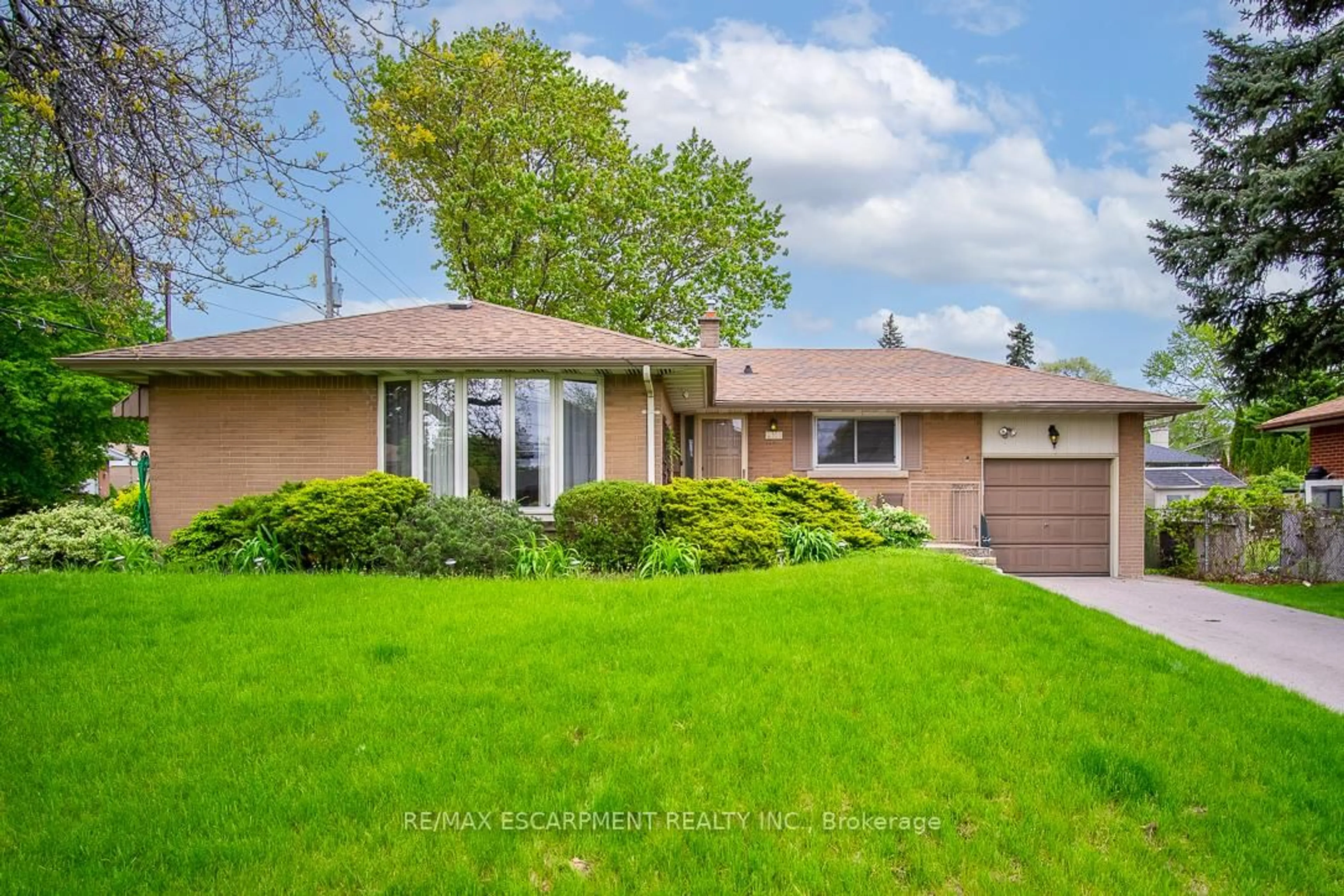 Unknown for 2101 Ian Ave, Mississauga Ontario L5A 1C4