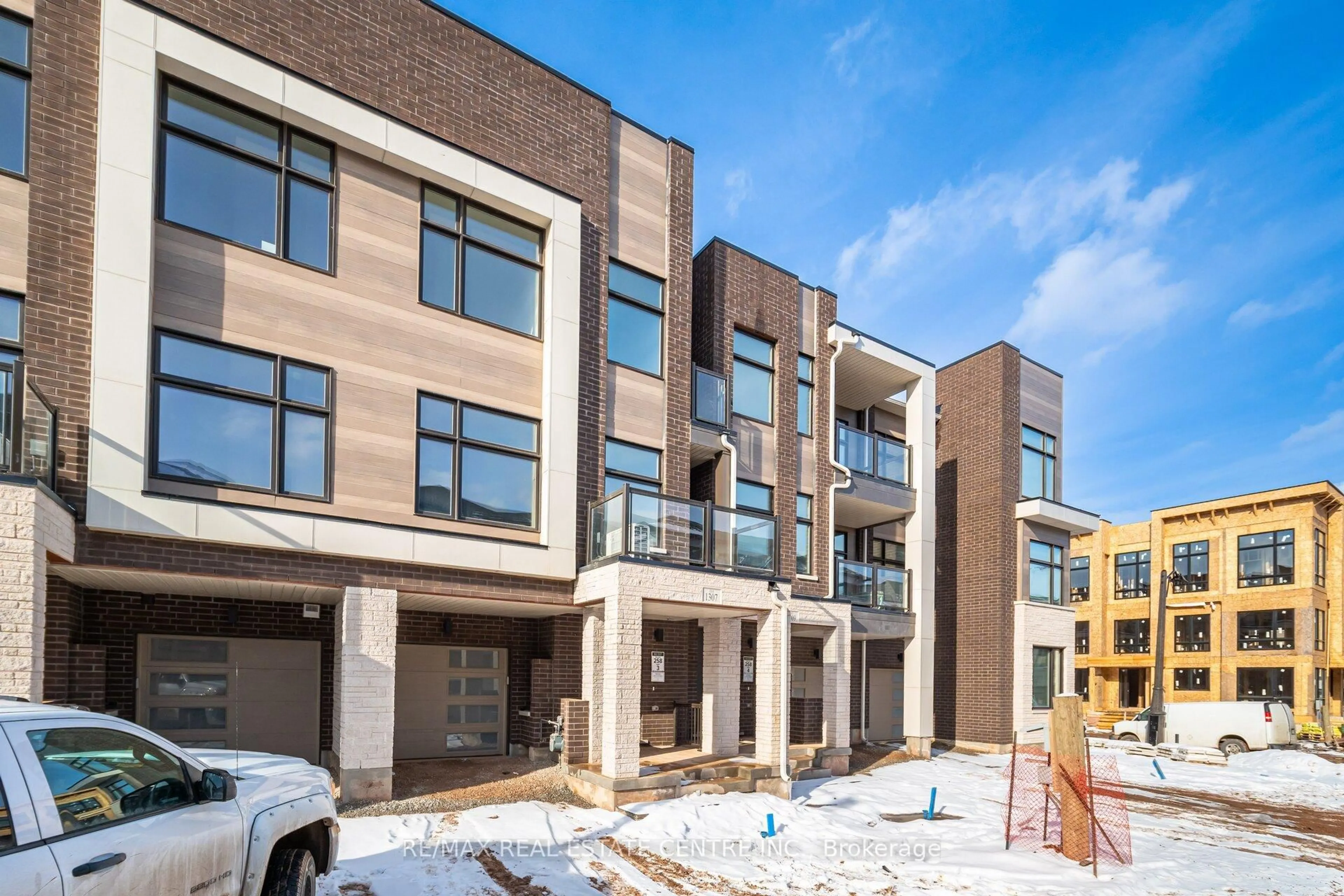 Home with brick exterior material, building for 1307 Anthonia Tr, Oakville Ontario L6H 7Z2