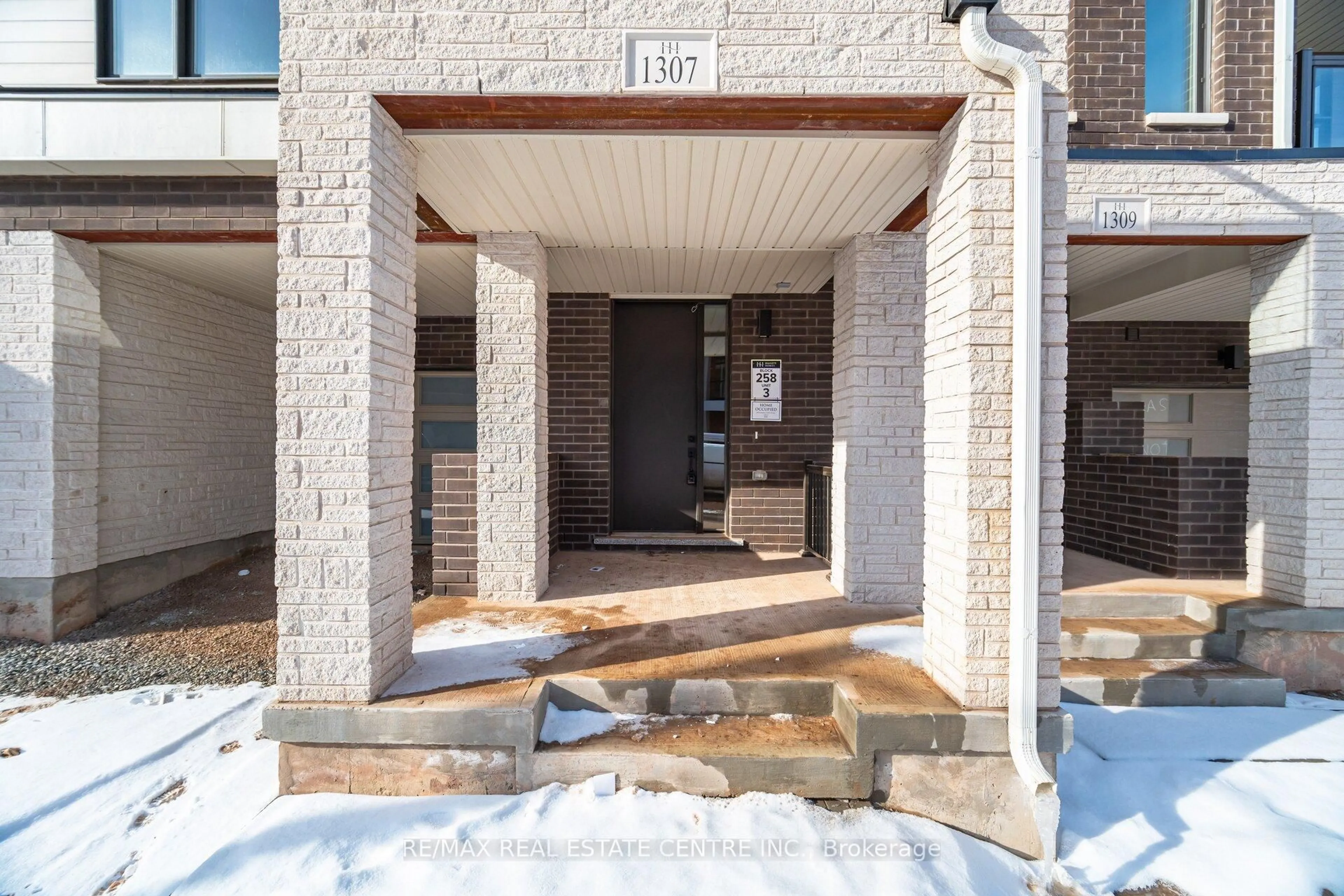 Indoor entryway for 1307 Anthonia Tr, Oakville Ontario L6H 7Z2