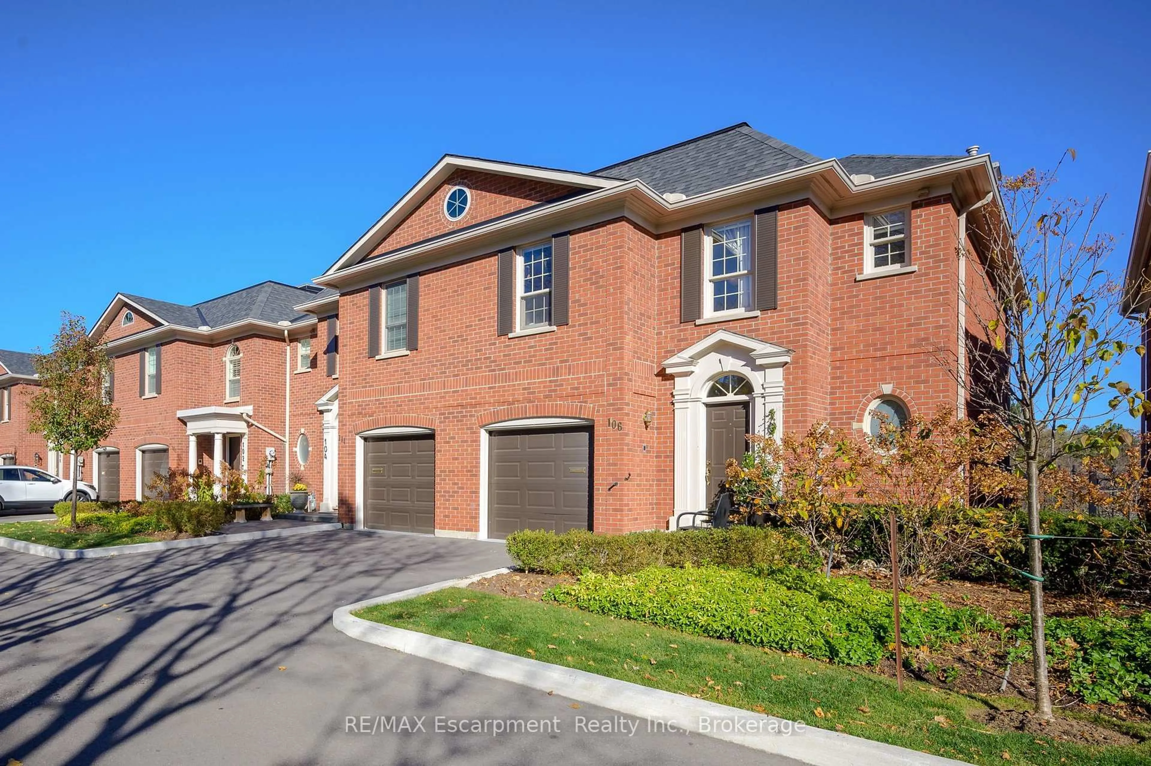 Home with brick exterior material, street for 106 Fairwood Pl, Burlington Ontario L7T 4B6