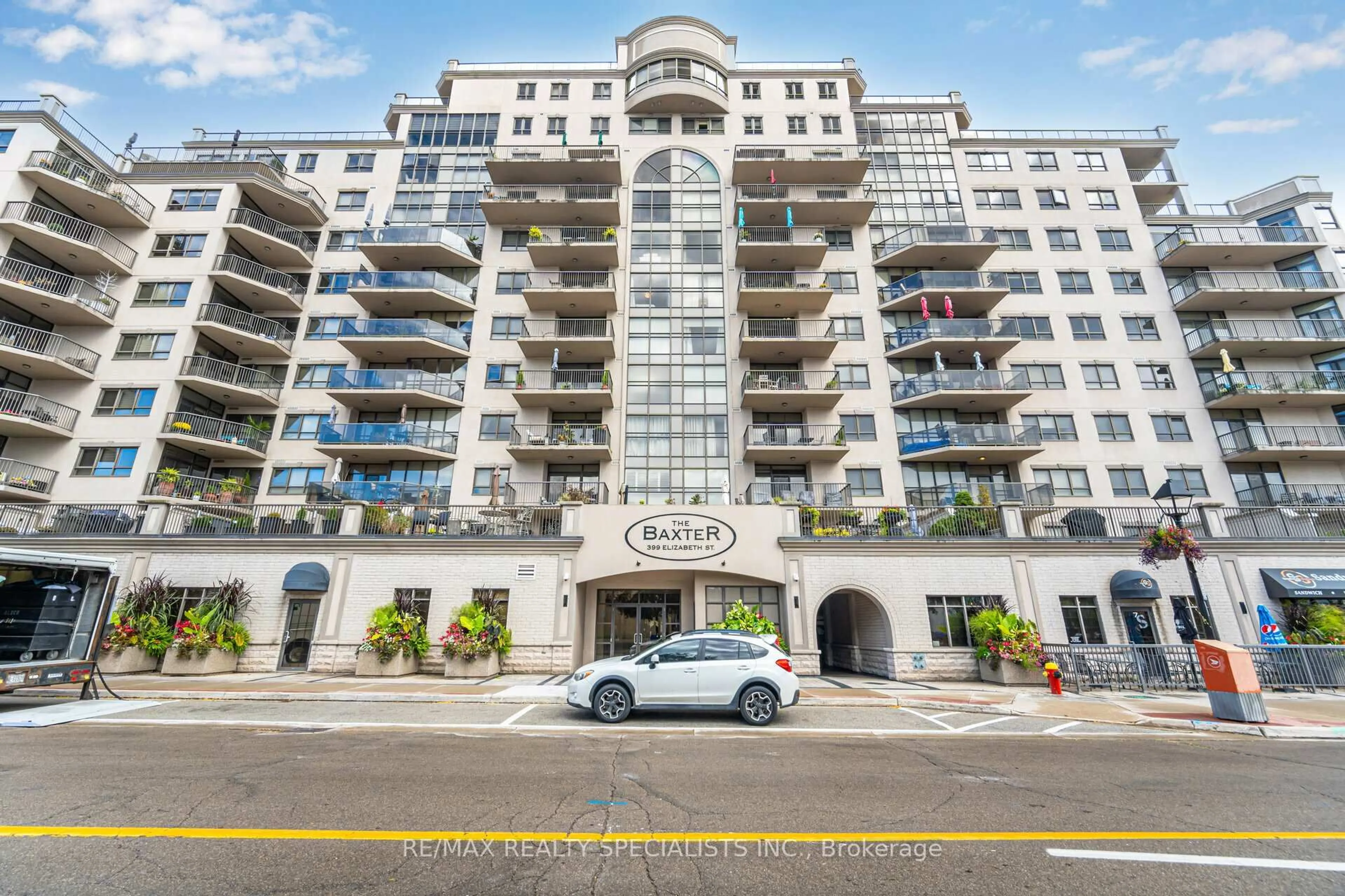 Indoor foyer for 399 Elizabeth St #210, Burlington Ontario L7R 0A4