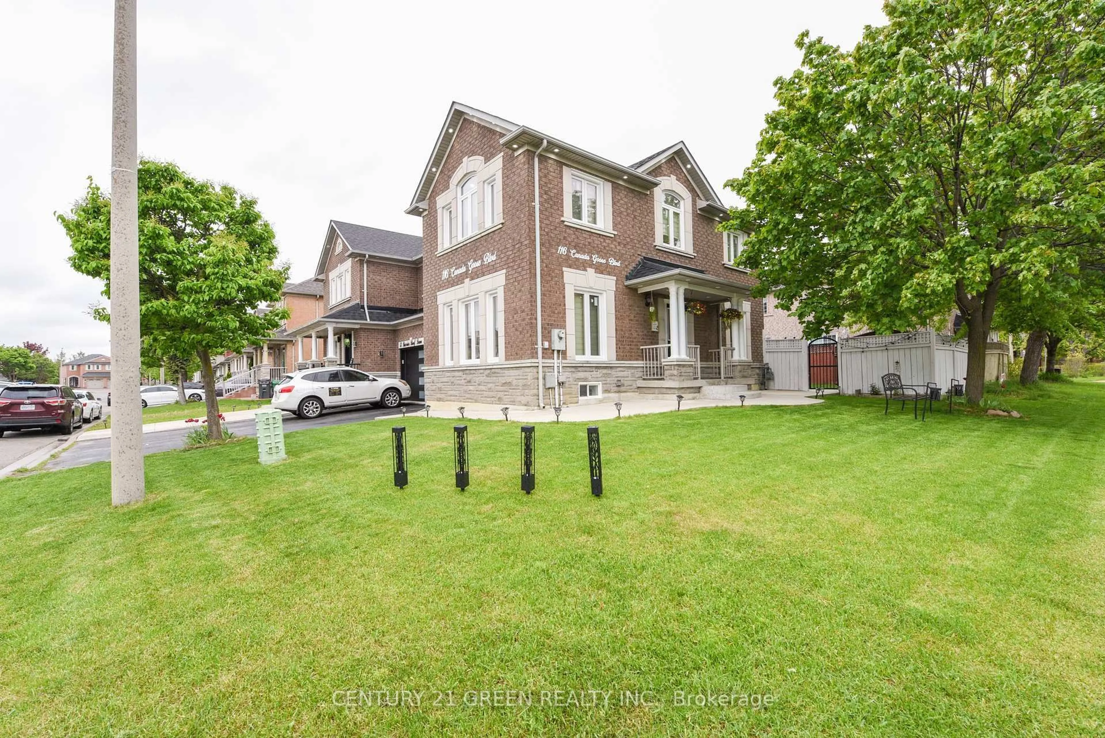 A pic from outside/outdoor area/front of a property/back of a property/a pic from drone, street for 116 Canada Goose Blvd, Brampton Ontario L6R 2A4