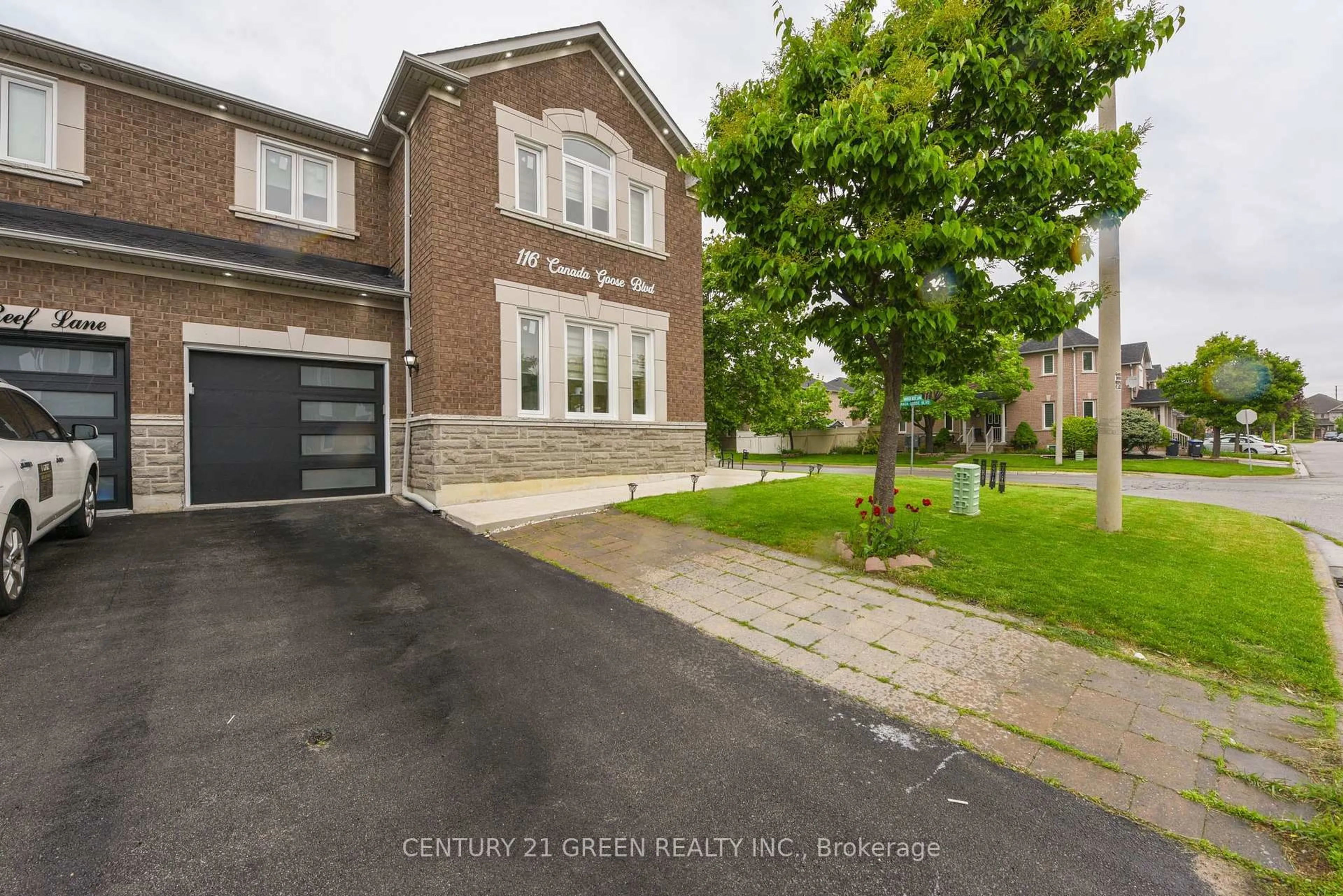 Home with brick exterior material, street for 116 Canada Goose Blvd, Brampton Ontario L6R 2A4