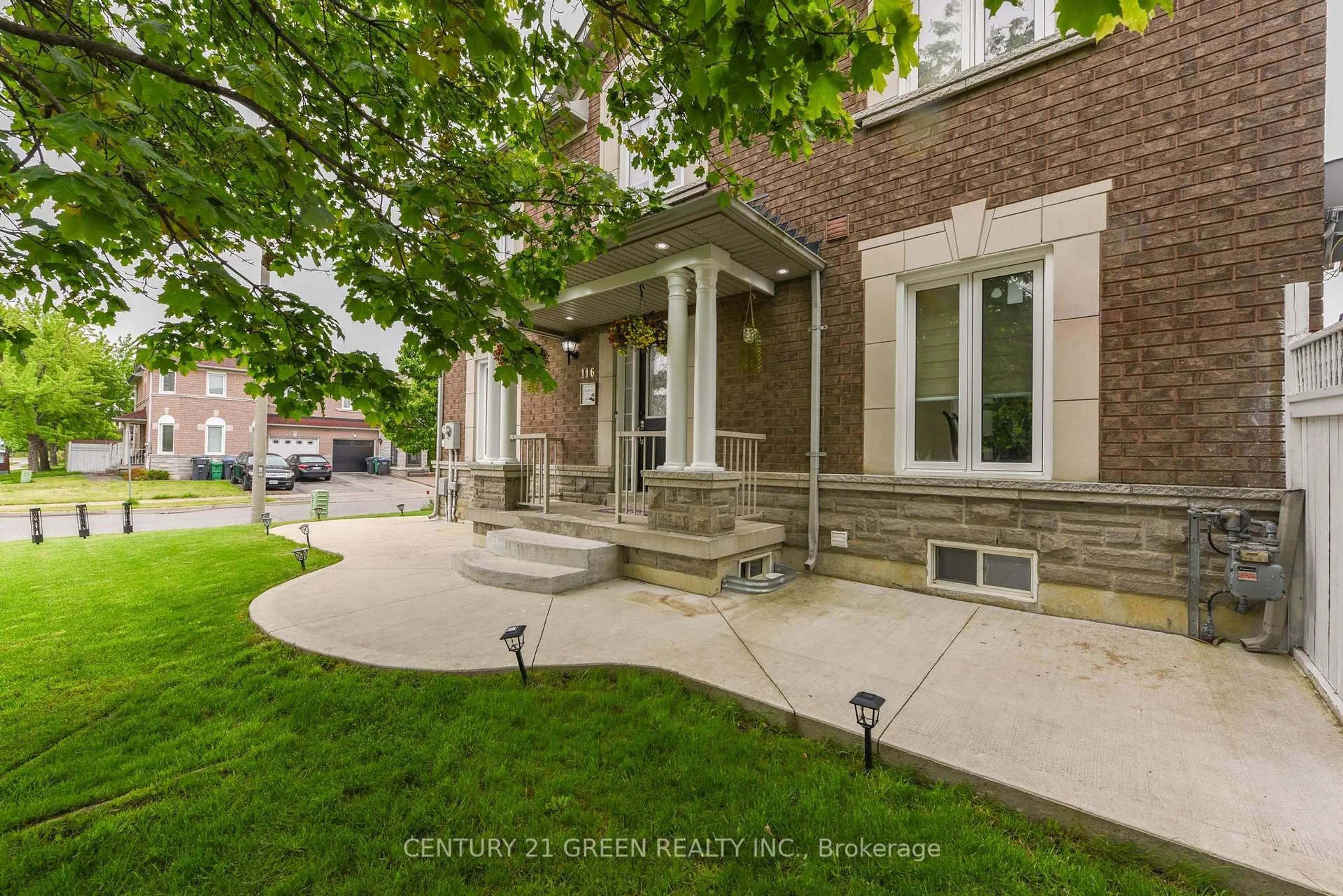 Home with brick exterior material, street for 116 Canada Goose Blvd, Brampton Ontario L6R 2A4