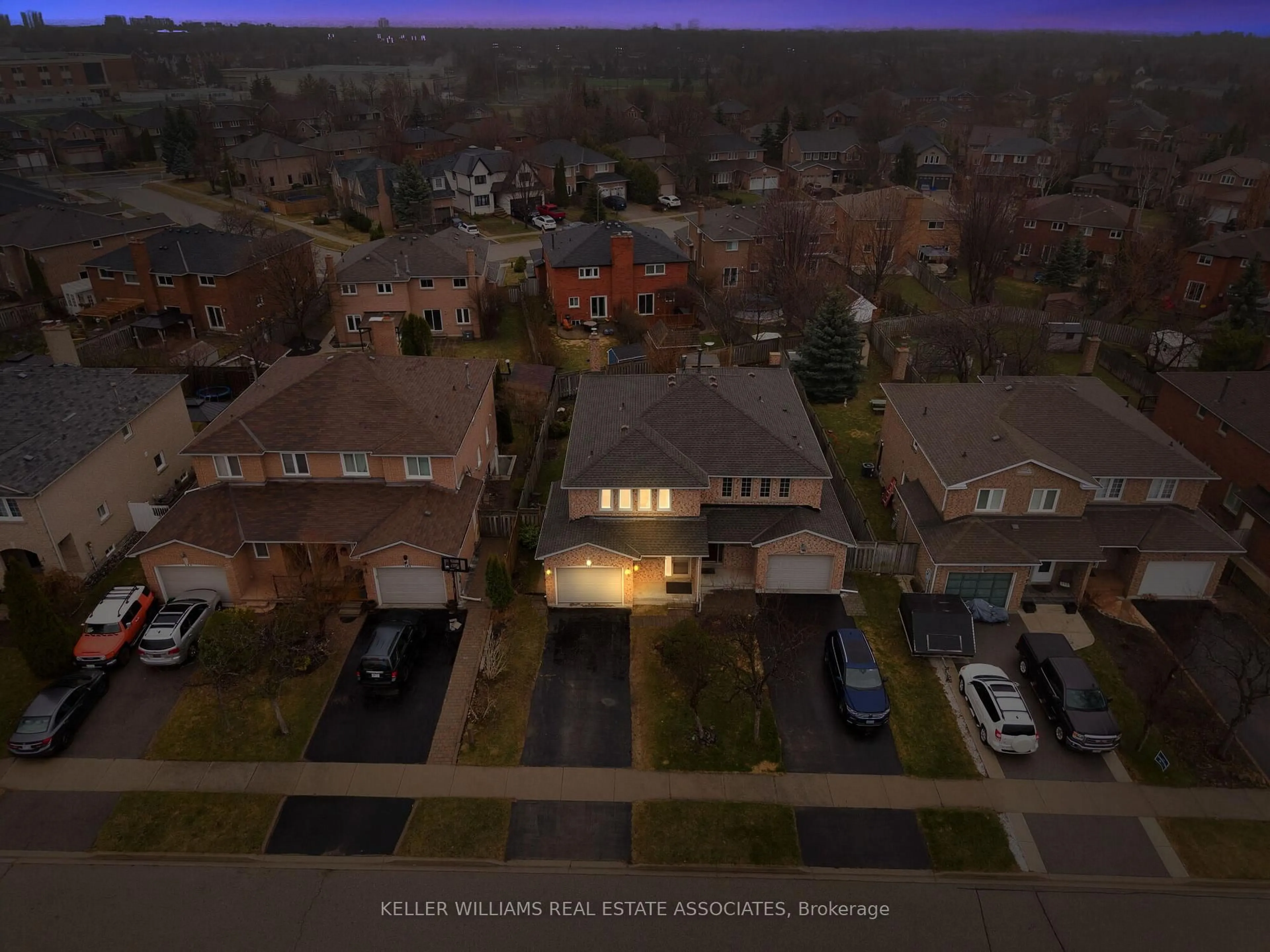 A pic from outside/outdoor area/front of a property/back of a property/a pic from drone, city buildings view from balcony for 144 Genesee Dr, Oakville Ontario L6H 5Y9
