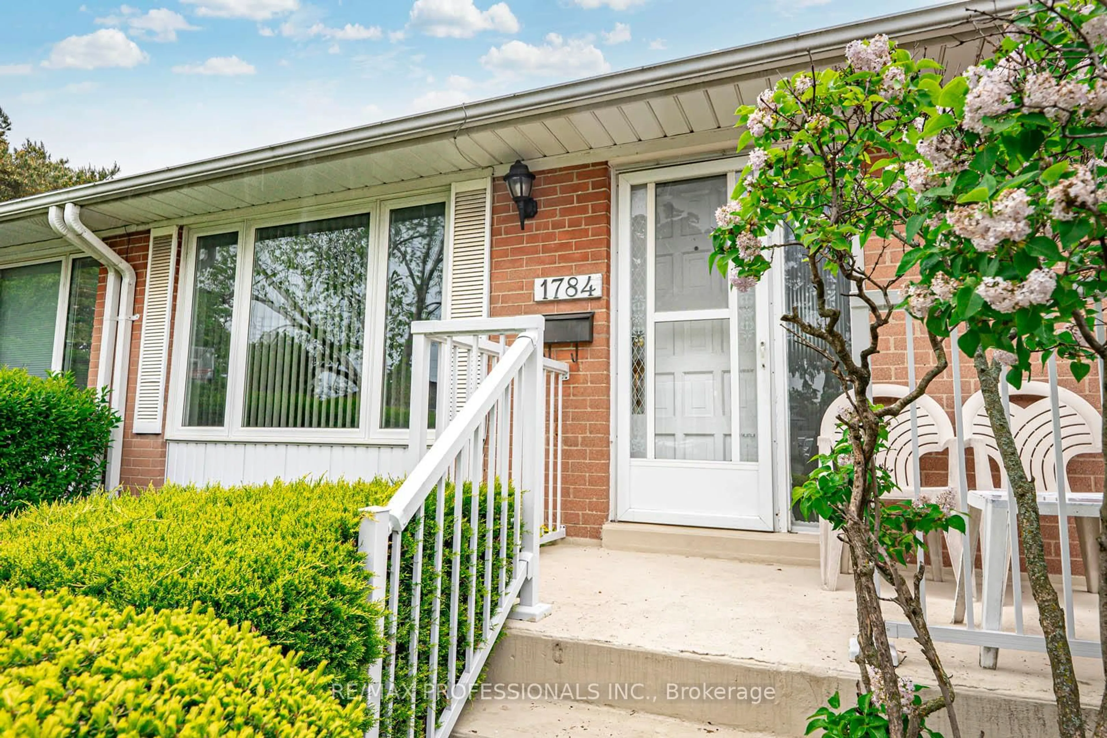 Unknown for 1784 Sandgate Cres, Mississauga Ontario L5J 2E8
