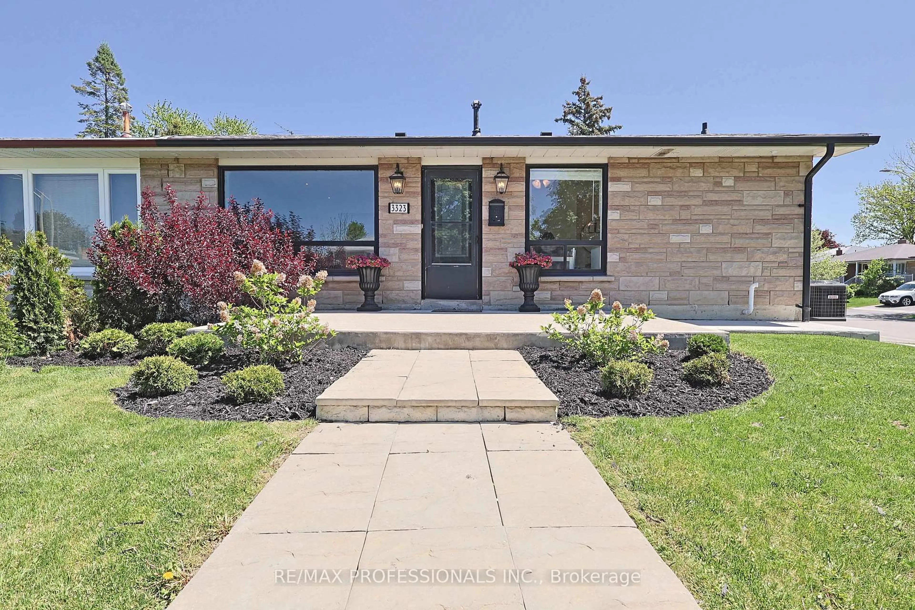 Home with brick exterior material, street for 3323 Homark Dr, Mississauga Ontario L4Y 2K5