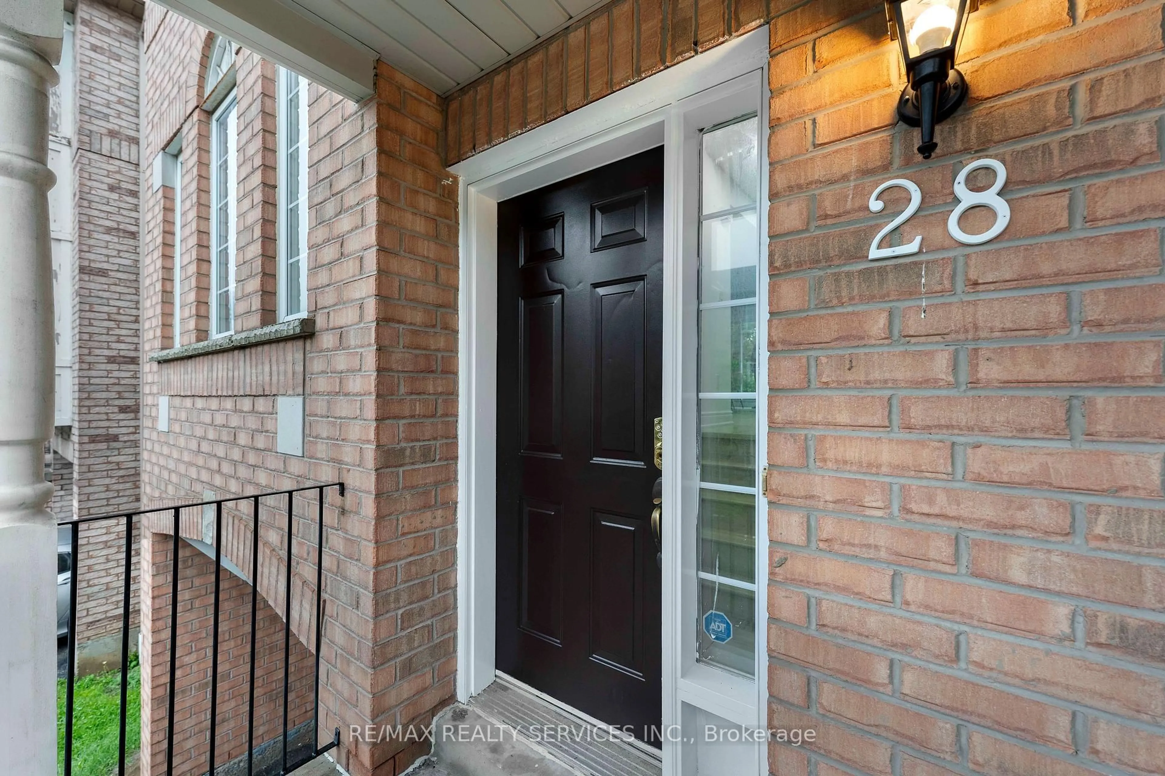 Indoor entryway for 80 Acorn Pl #28, Mississauga Ontario L4Z 4C9