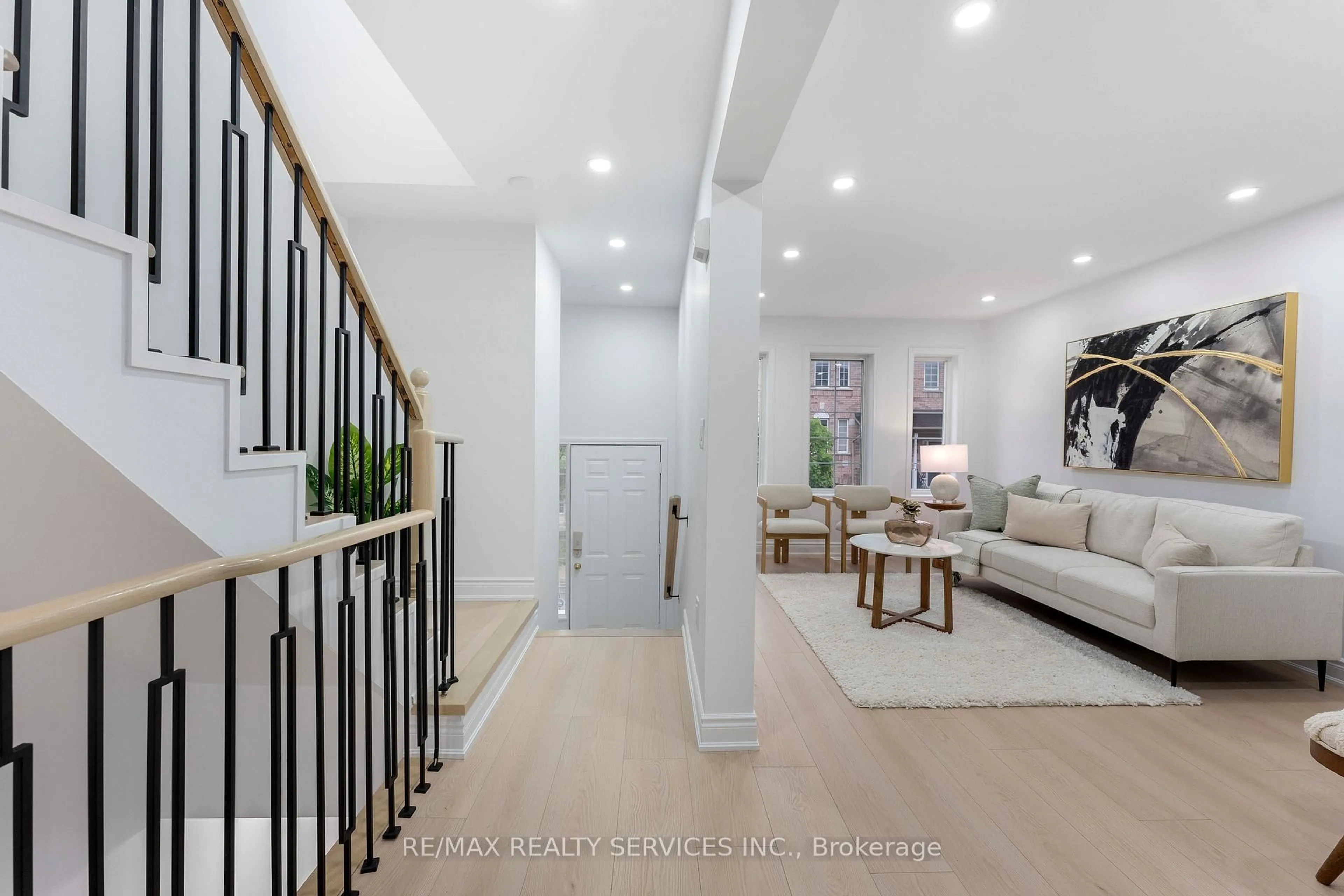 Indoor entryway for 80 Acorn Pl #28, Mississauga Ontario L4Z 4C9