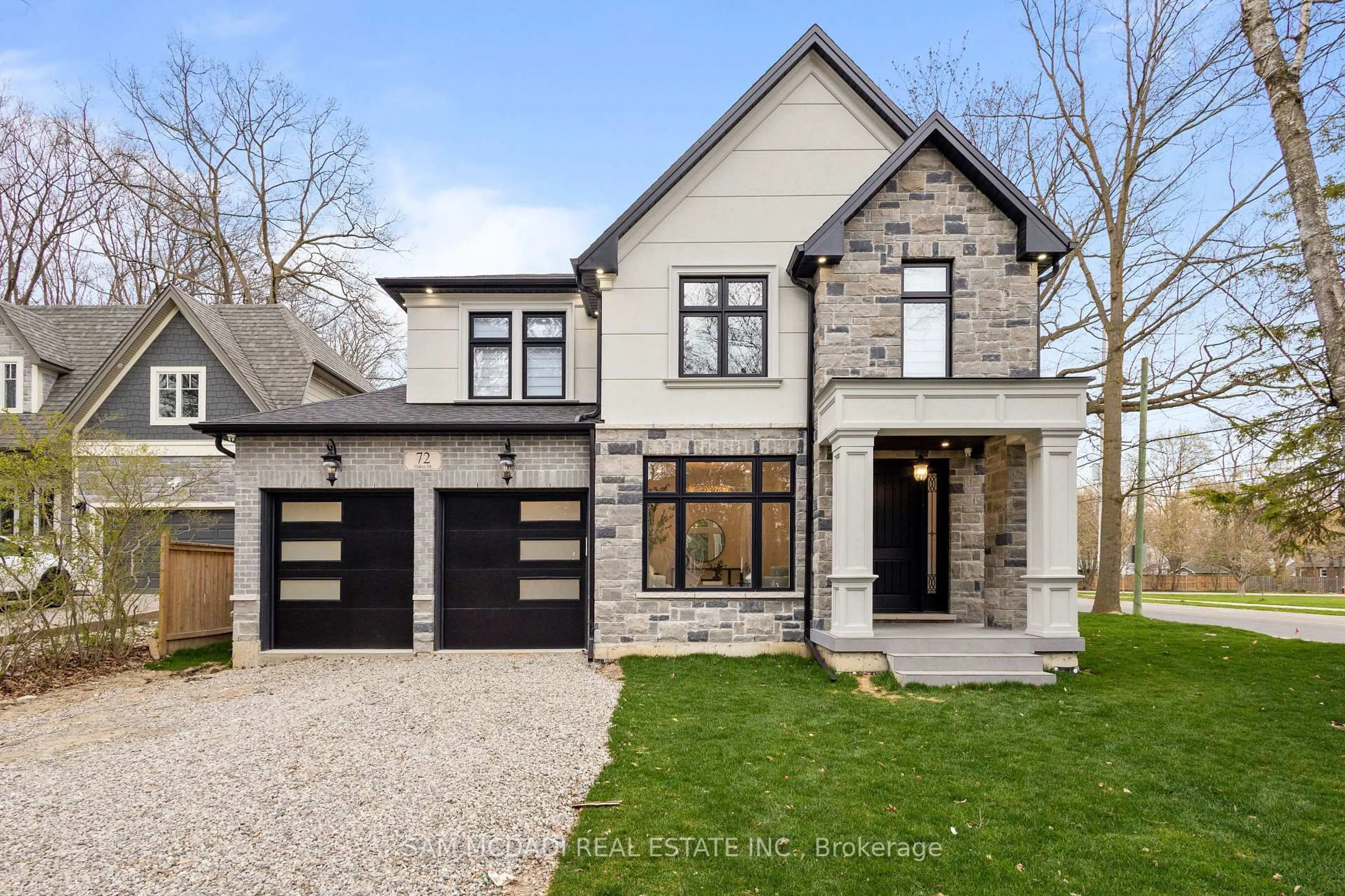 Home with brick exterior material, street for 72 Oakes Dr, Mississauga Ontario L5G 3M1