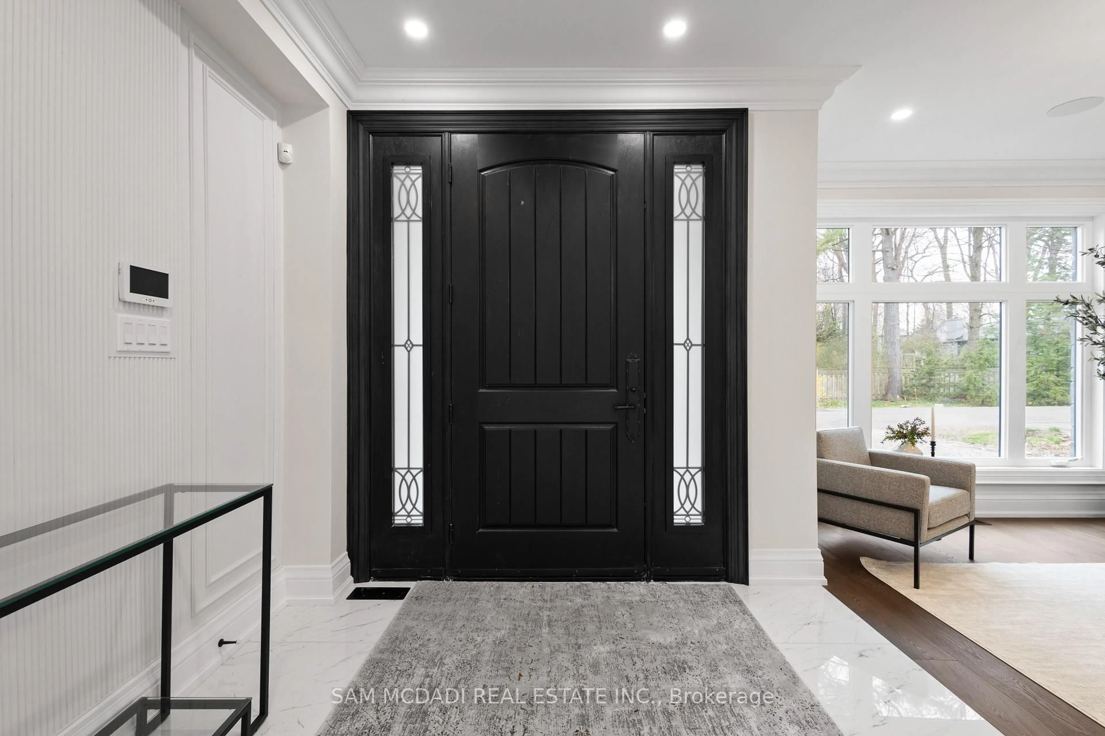 Indoor entryway for 72 Oakes Dr, Mississauga Ontario L5G 3M1