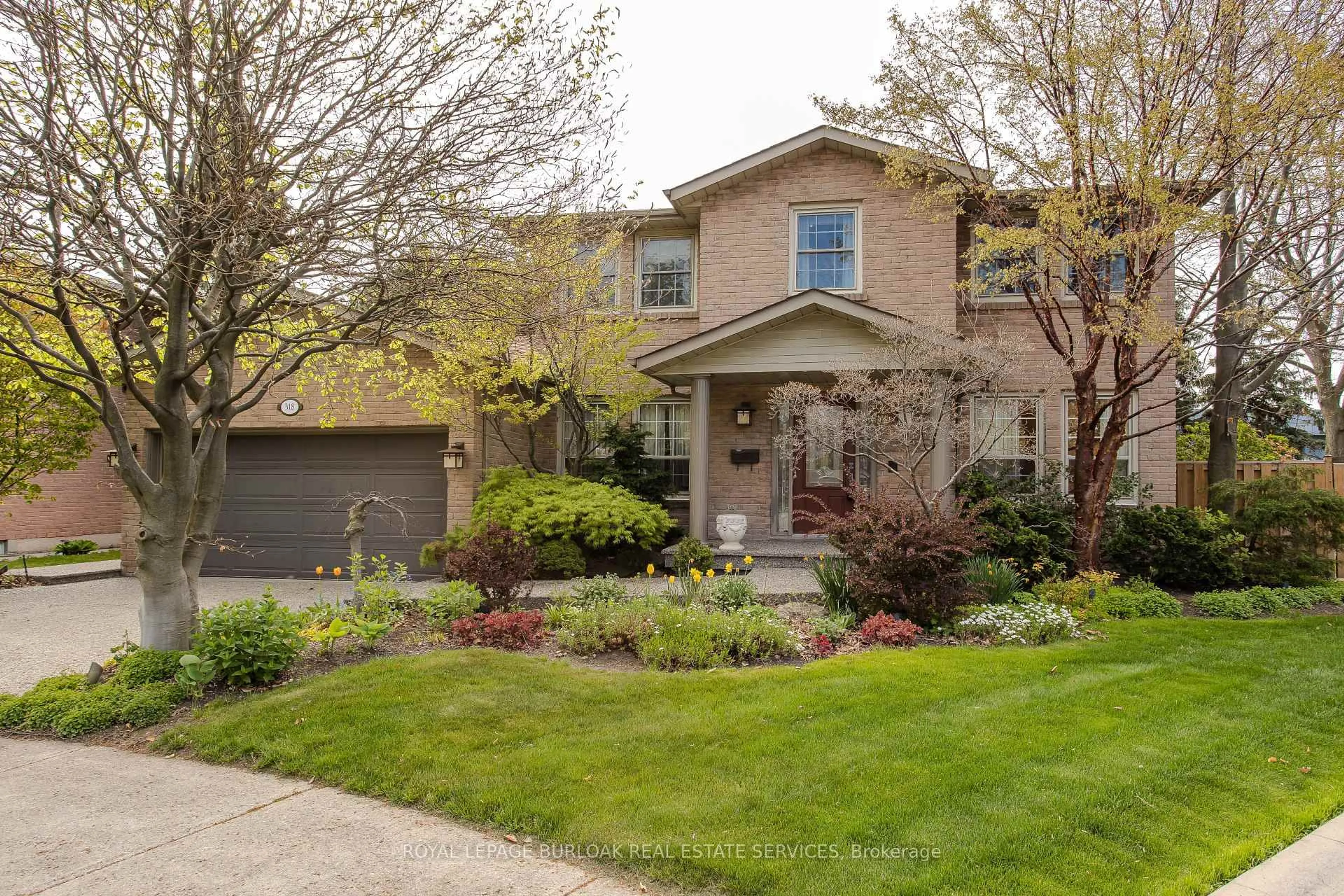 Home with brick exterior material, street for 318 Slade Cres, Oakville Ontario L6K 3R4