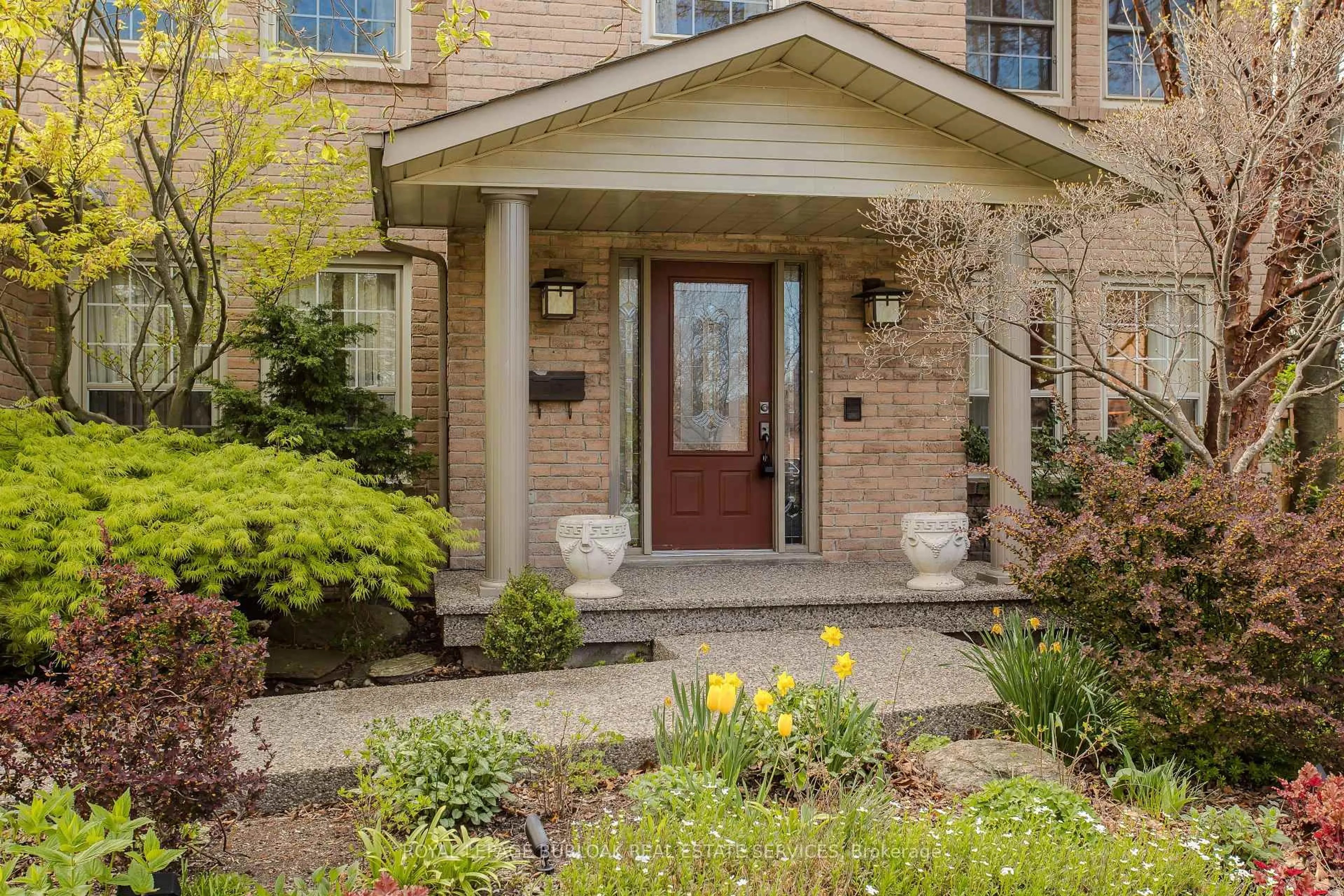 Home with brick exterior material, street for 318 Slade Cres, Oakville Ontario L6K 3R4