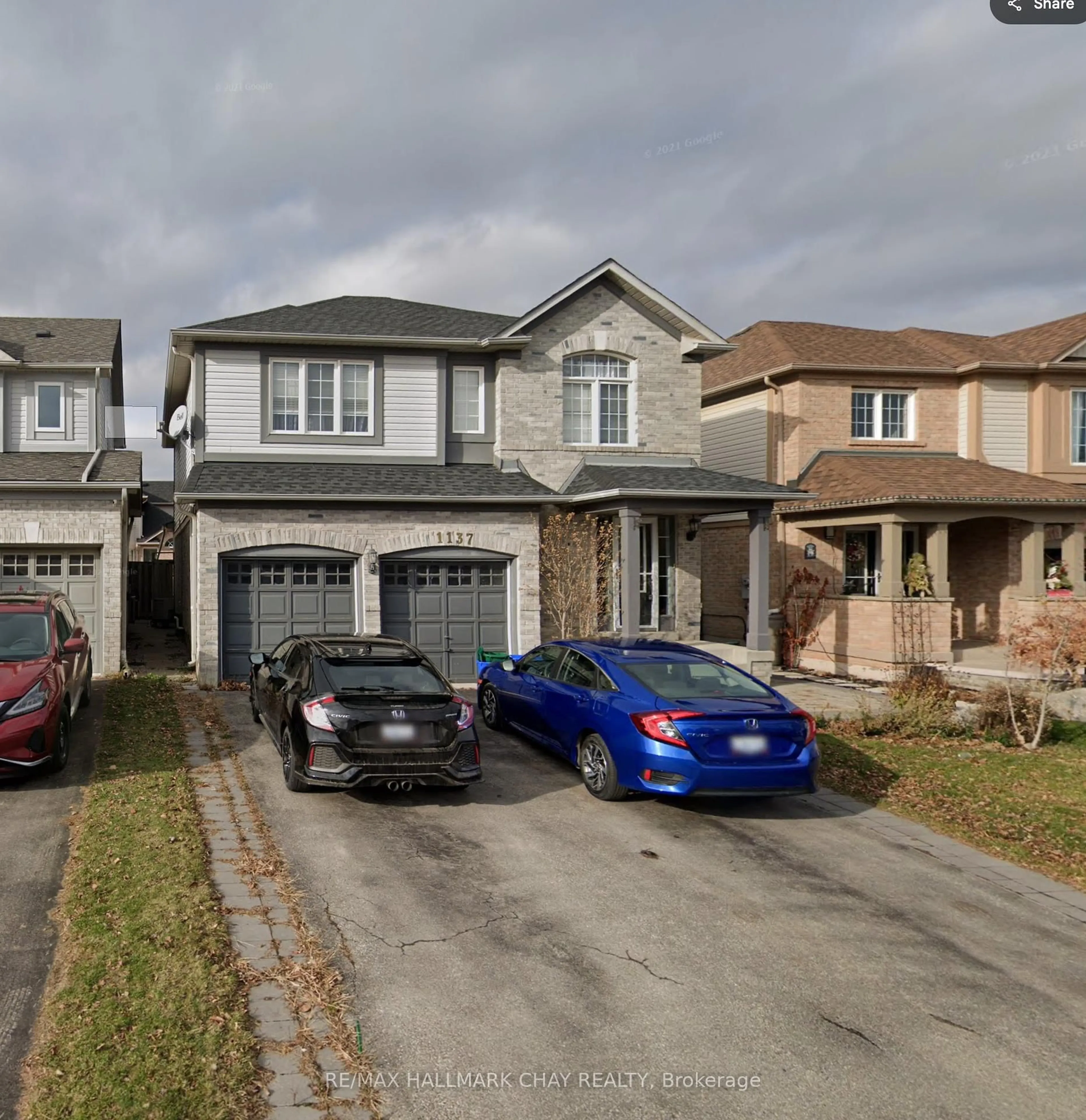 A pic from outside/outdoor area/front of a property/back of a property/a pic from drone, street for 1137 Deacon Dr, Milton Ontario L9T 5T4
