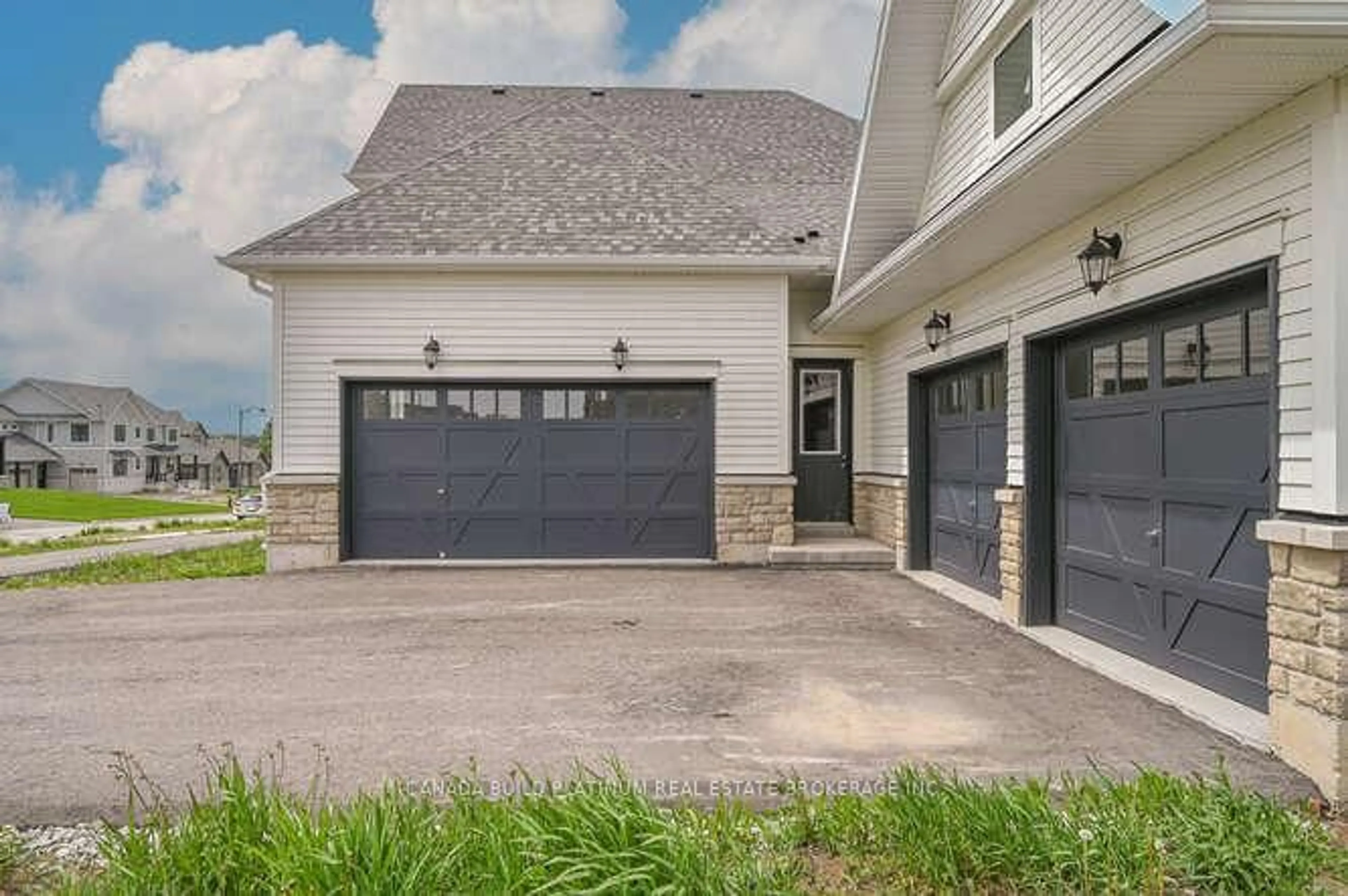 Indoor garage for 91 William Crisp Dr, Caledon Ontario L7K 2R7