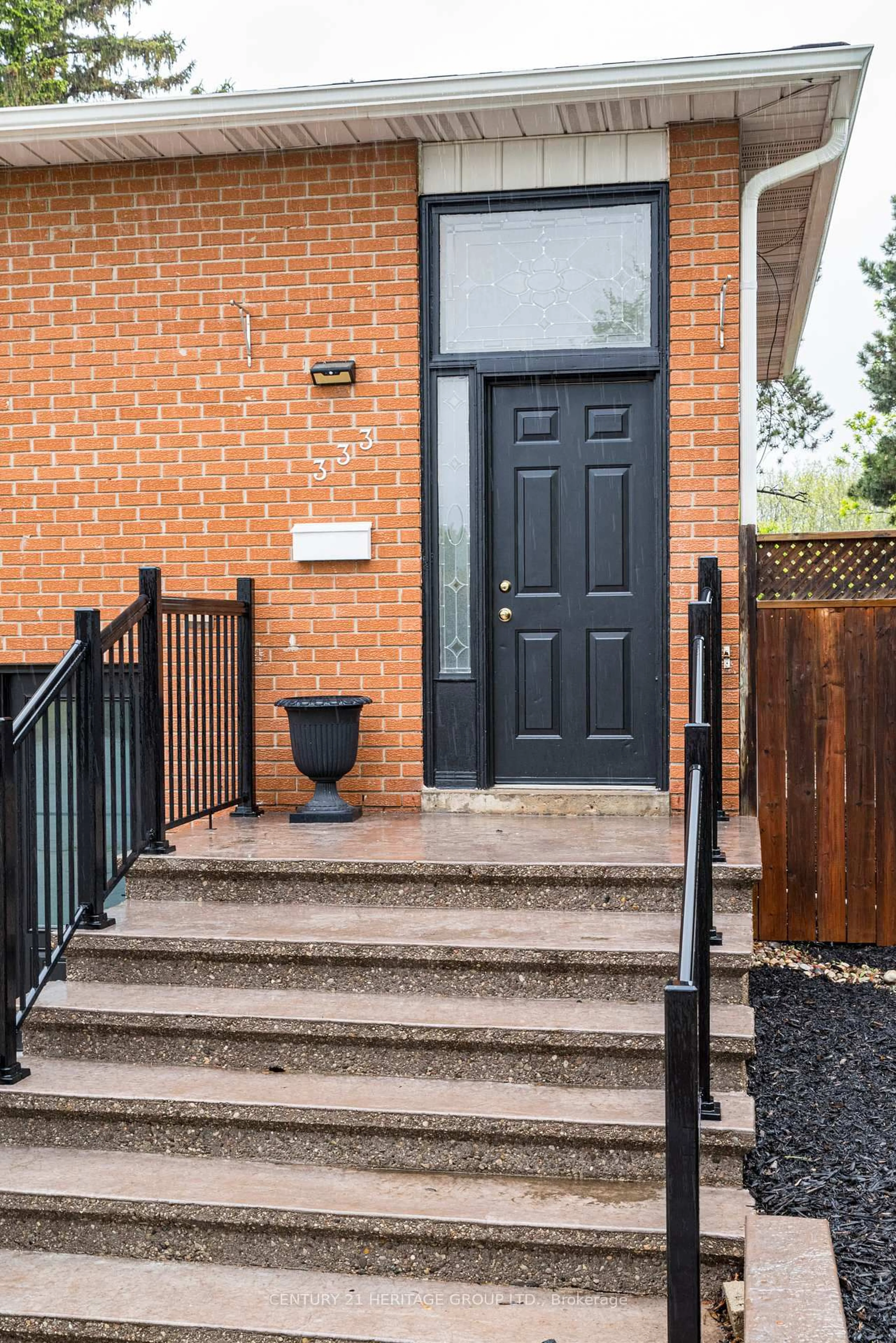 Home with brick exterior material, street for 333 Enfield Rd, Burlington Ontario L7T 4E5