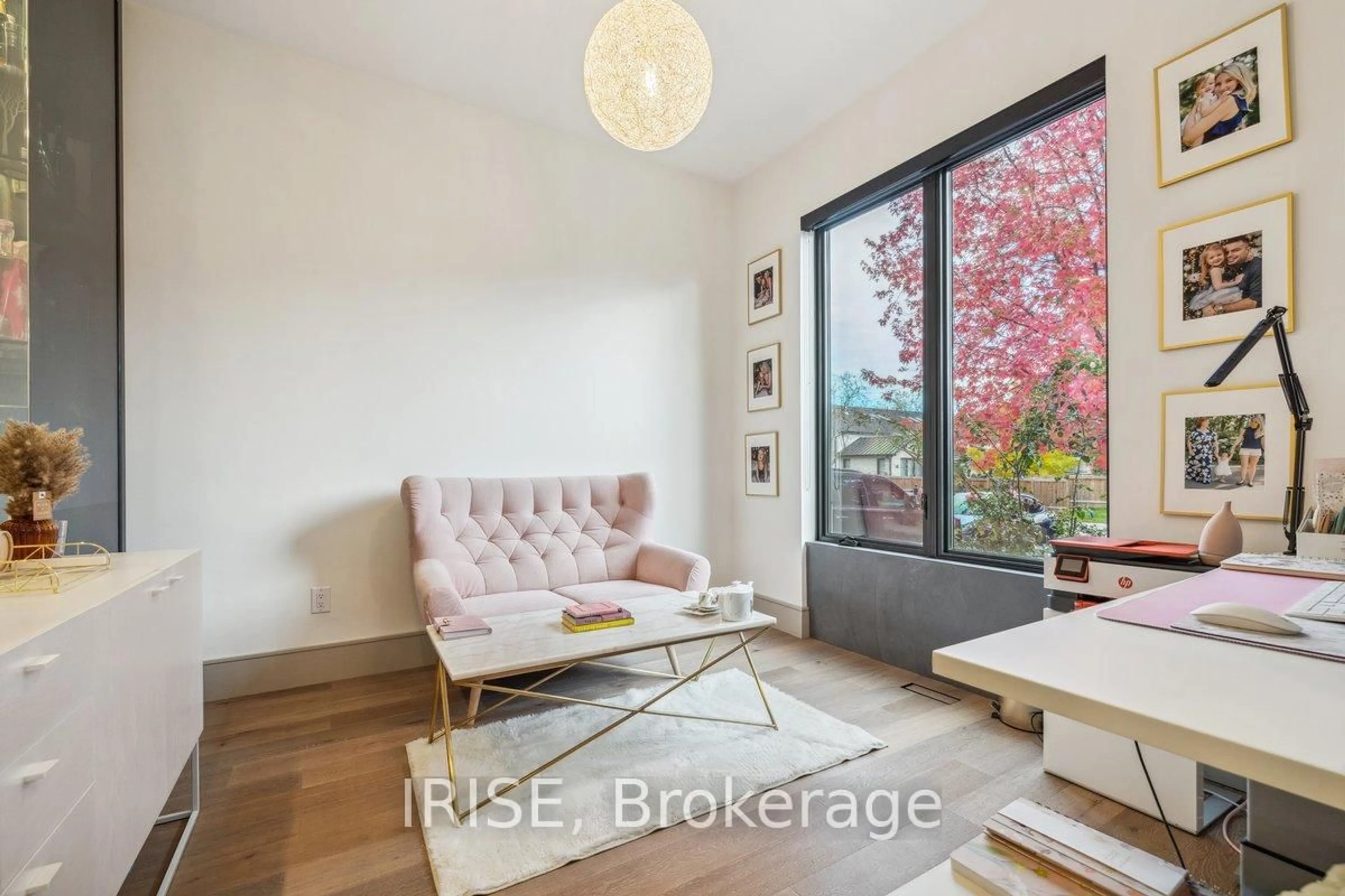 A pic of a room for 1453 Seagram Ave, Oakville Ontario L6L 1W9