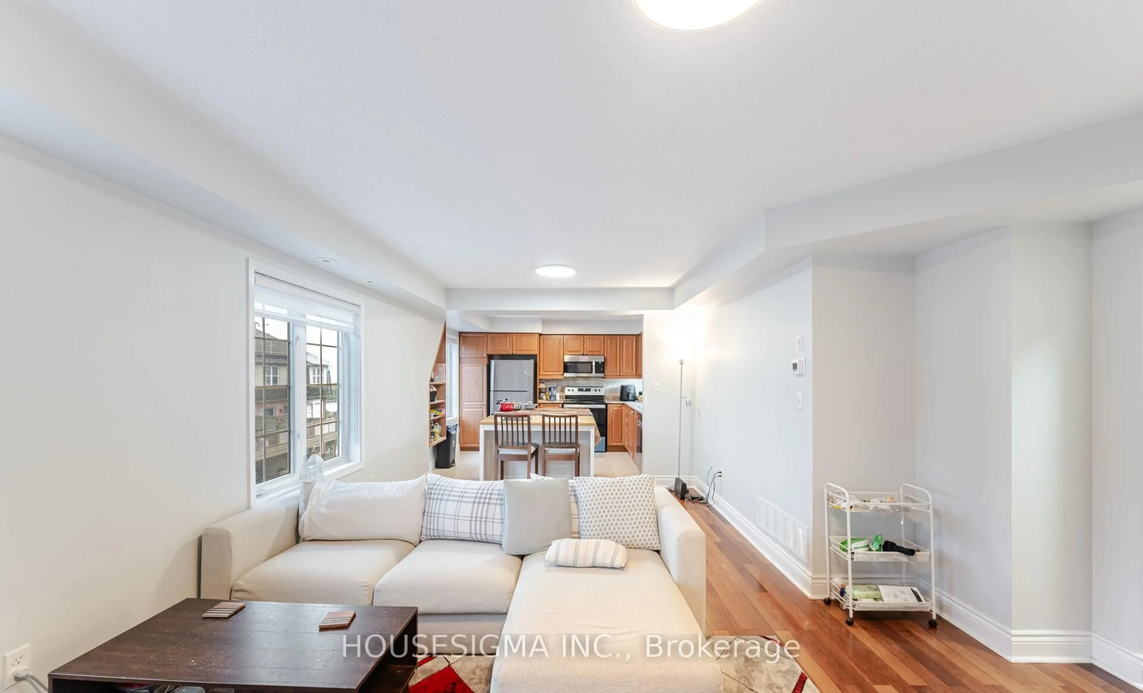 Living room with furniture, unknown for 760 Neighbourhood Circ #3, Mississauga Ontario L5B 0B6