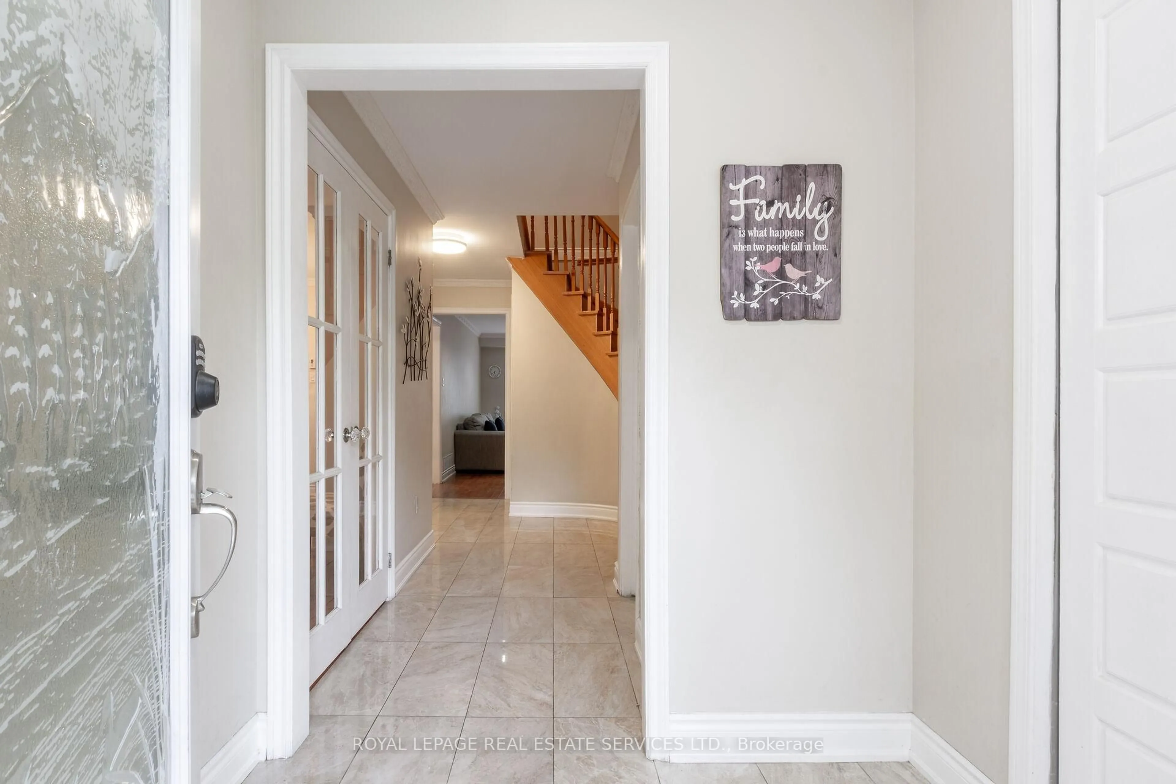 Indoor entryway for 1536 Kirkrow Cres, Mississauga Ontario L5M 3Y8