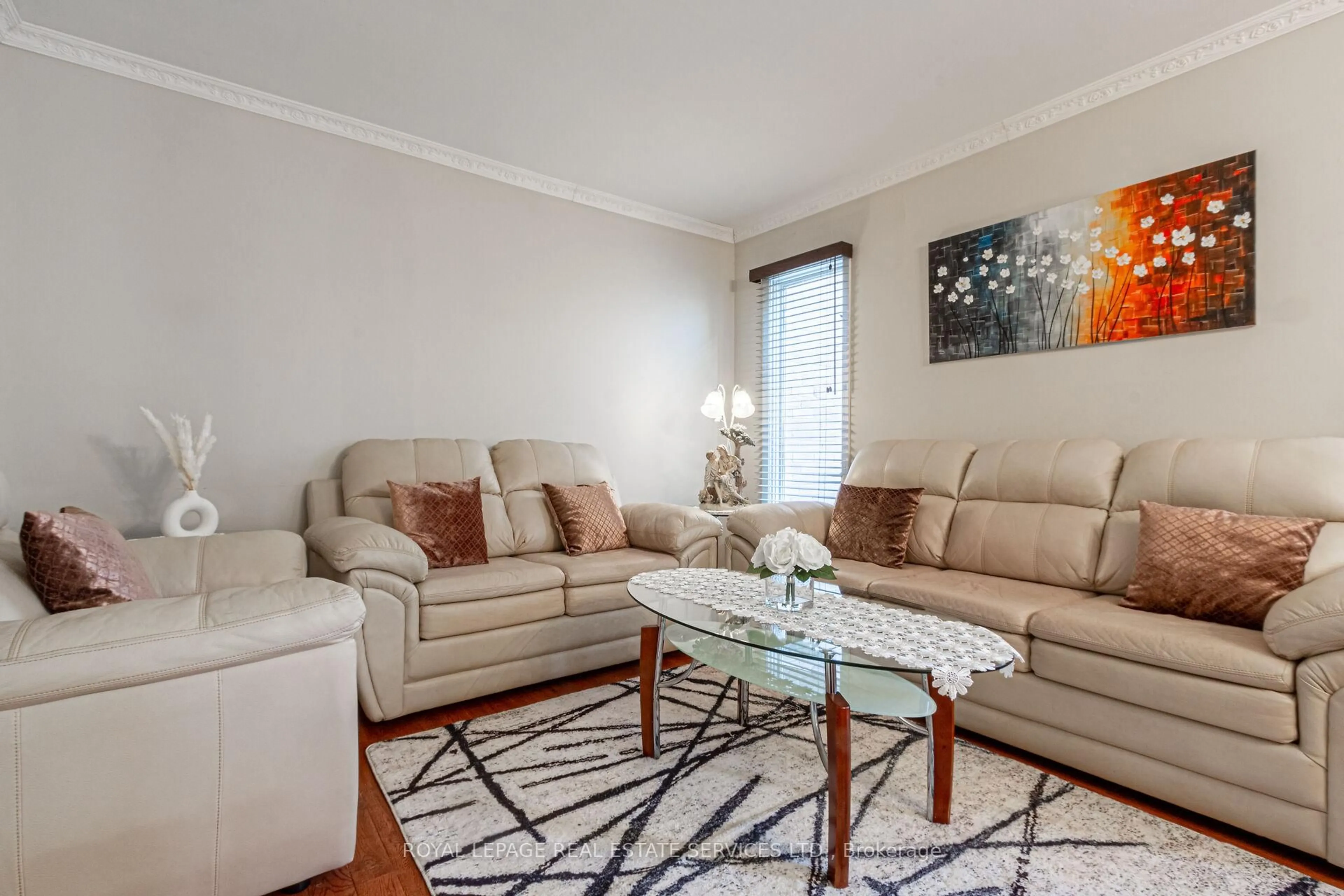 Living room with furniture, unknown for 1536 Kirkrow Cres, Mississauga Ontario L5M 3Y8